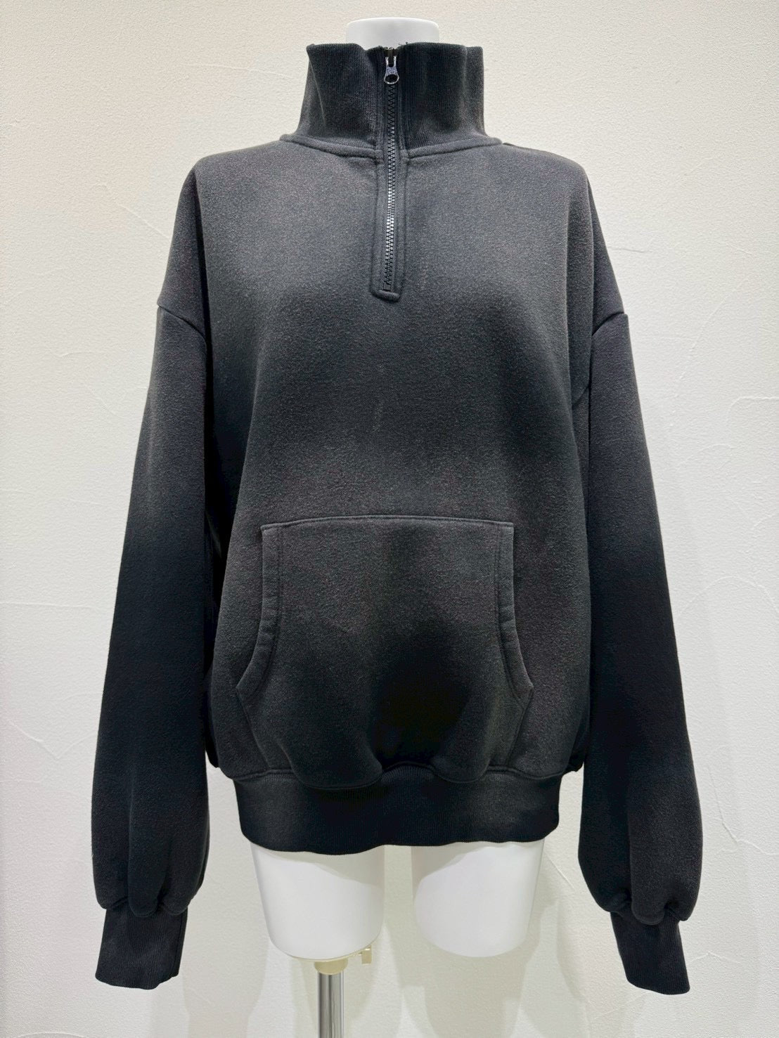 【CYAN 2026 AW VOL.2】ハンドスプレーZIPスウェット - 10月下旬頃発送 - Champdelarose