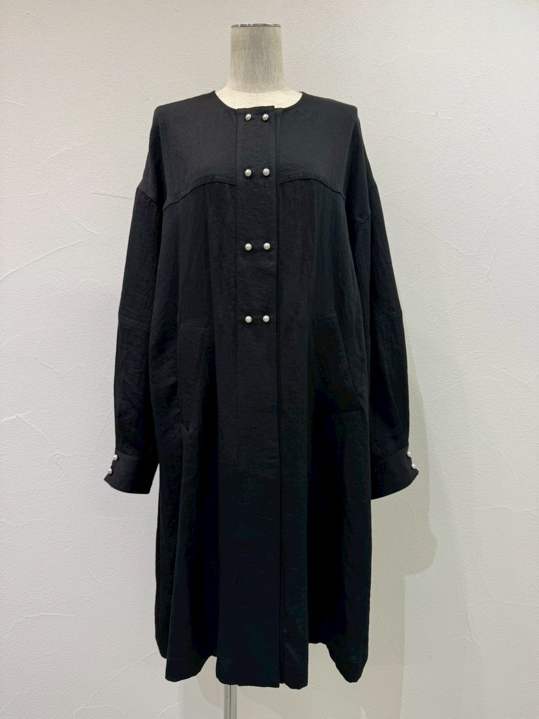 【CYAN 2026 SPRING＆SUMMER VOL.1】パールボタンミリタリーリネンコート - Champdelarose