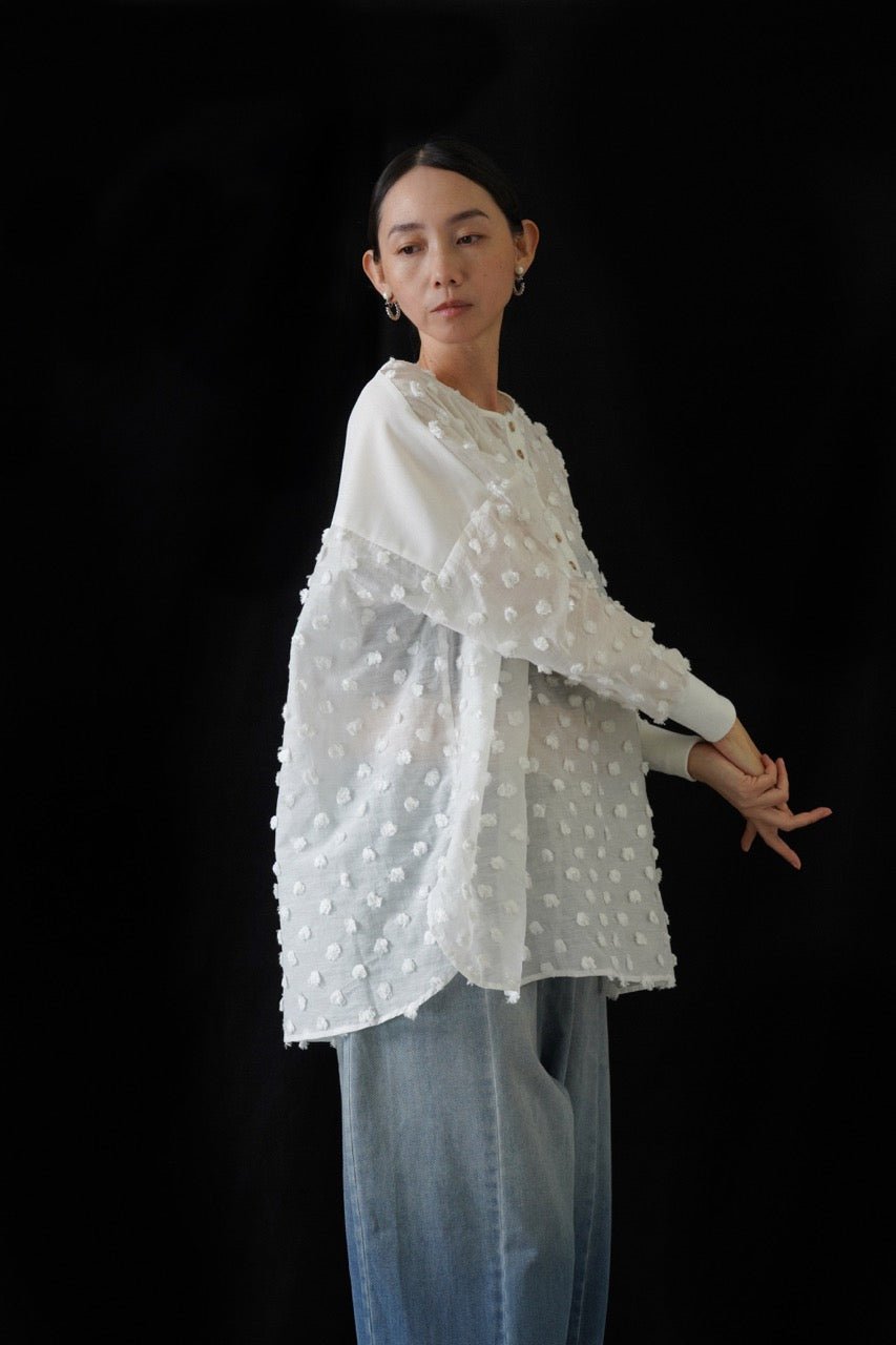 【CYAN 2026 SPRING＆SUMMER VOL.1】ドットジャカードヘンリーブラウス - Champdelarose