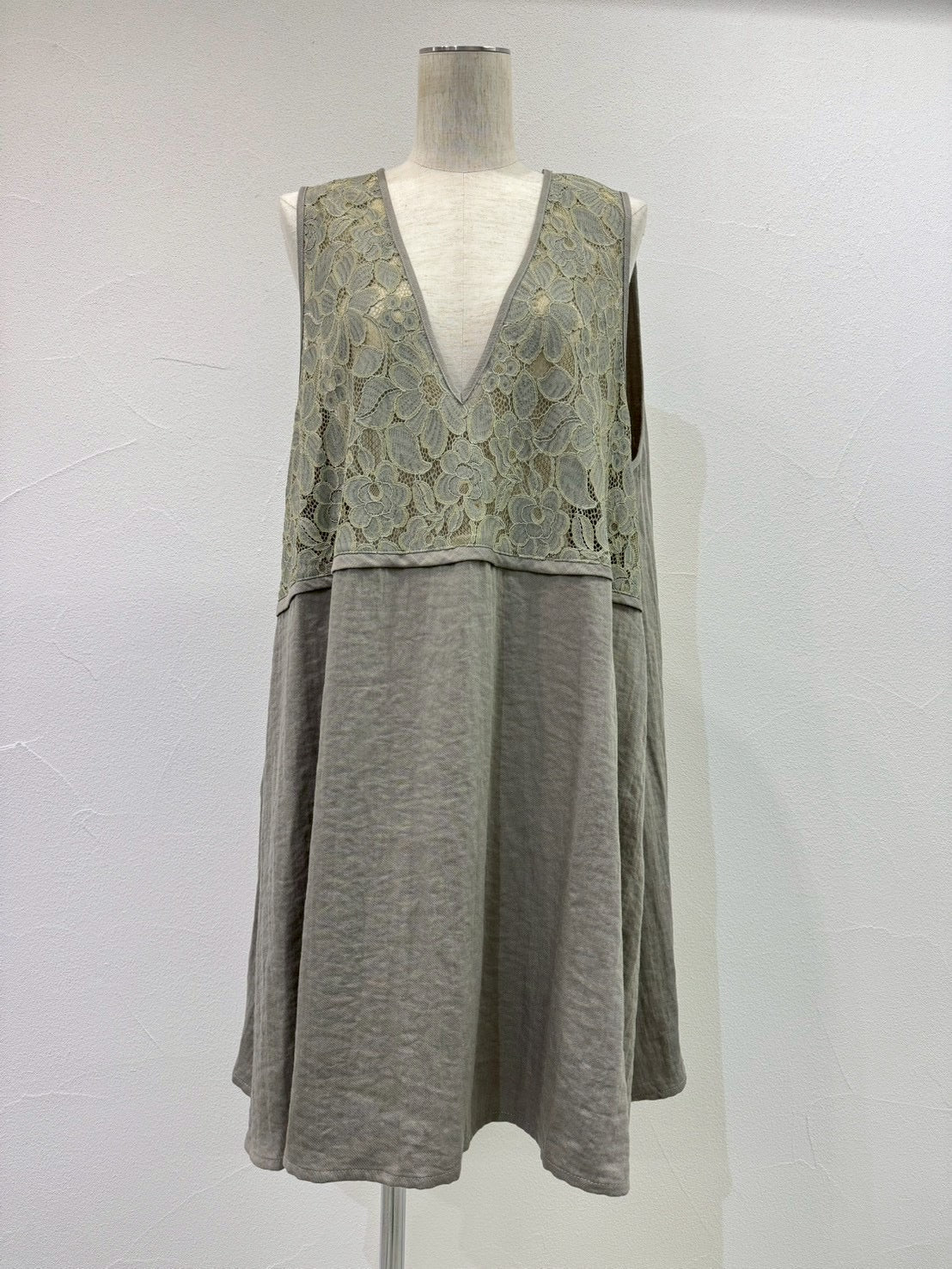 【CYAN 2026 SPRING＆SUMMER VOL.1】サイドスリットレースコンビチュニック - Champdelarose