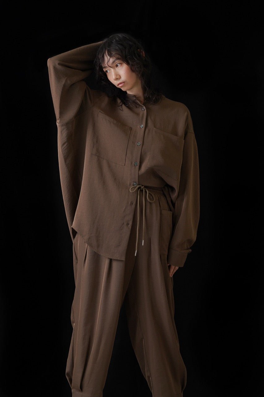 【CYAN 2026 SPRING＆SUMMER VOL.1】アームドレープグロッシーオーバーシャツ - Champdelarose