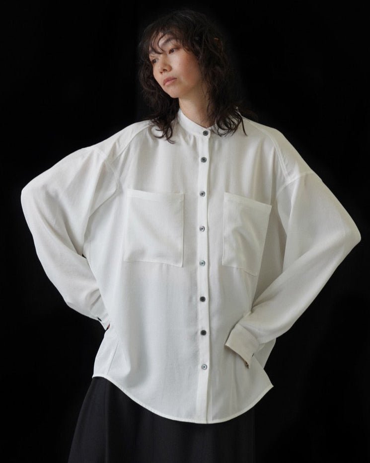 【CYAN 2026 SPRING＆SUMMER VOL.1】アームドレープグロッシーオーバーシャツ - Champdelarose