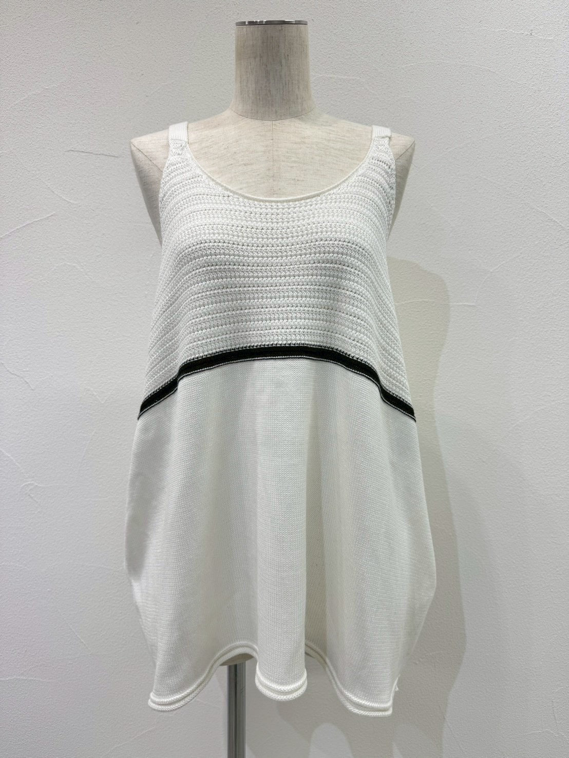 【CYAN 2026 SPRING＆SUMMER VOL.1】１ライン透かしニットタンク - Champdelarose