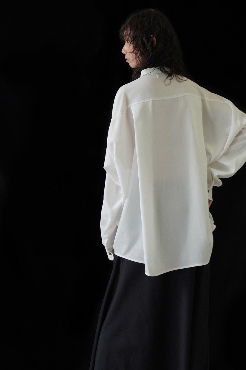 【CYAN 2026 SPRING＆SUMMER VOL.1】アームドレープグロッシーオーバーシャツ - Champdelarose