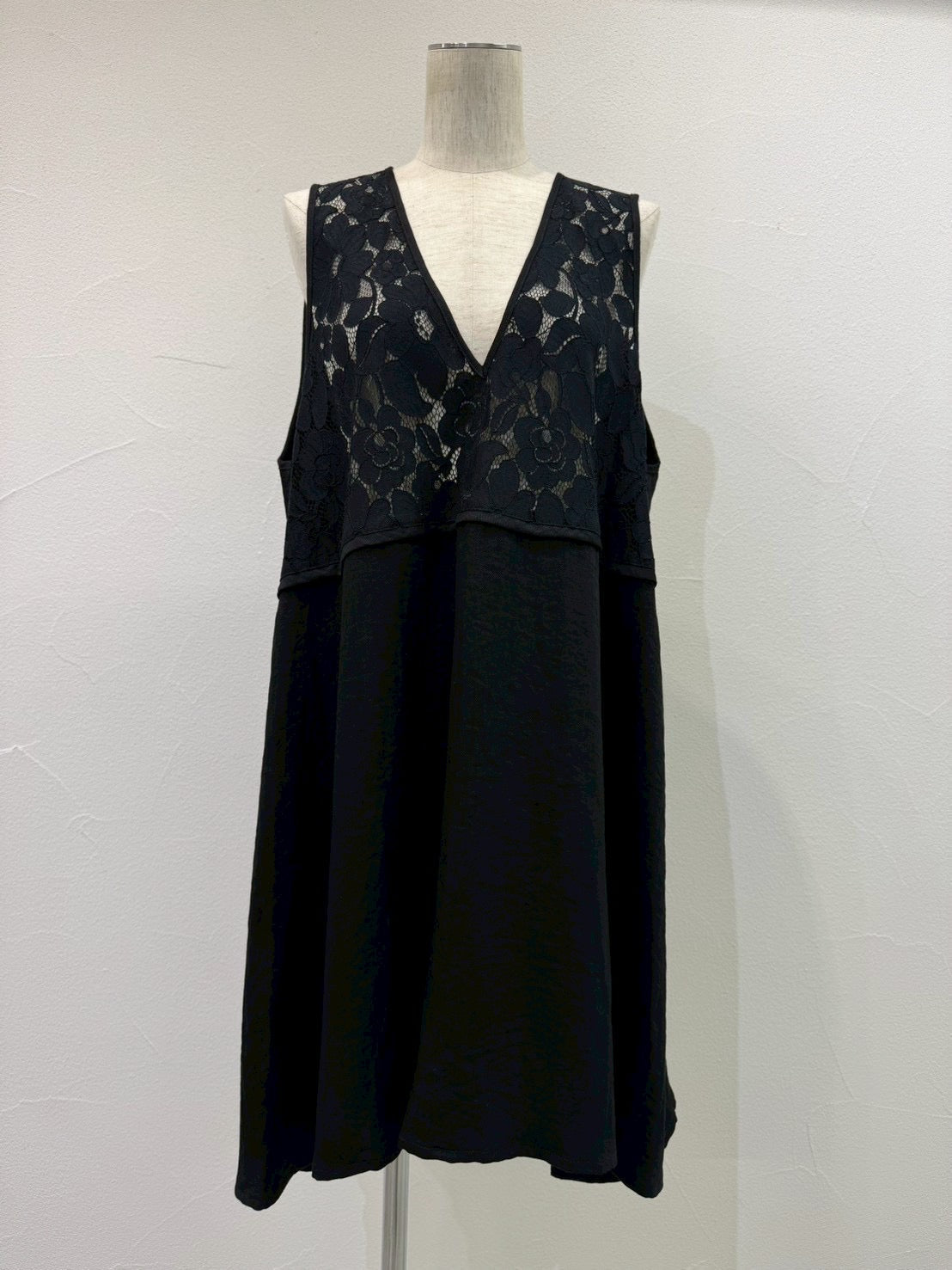 【CYAN 2026 SPRING＆SUMMER VOL.1】サイドスリットレースコンビチュニック - Champdelarose