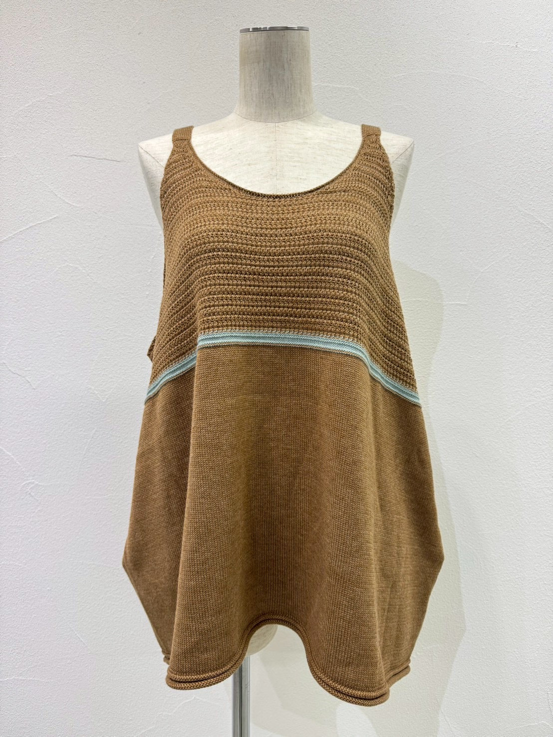 【CYAN 2026 SPRING＆SUMMER VOL.1】１ライン透かしニットタンク - Champdelarose