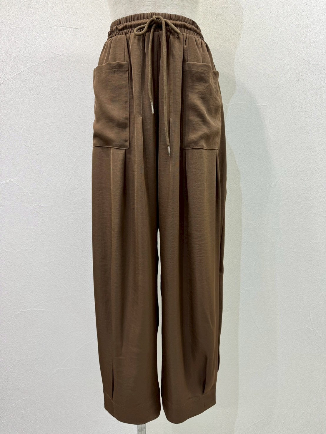 【CYAN 2026 SPRING＆SUMMER VOL.1】ヘムタックグロッシーイージーPT - Champdelarose