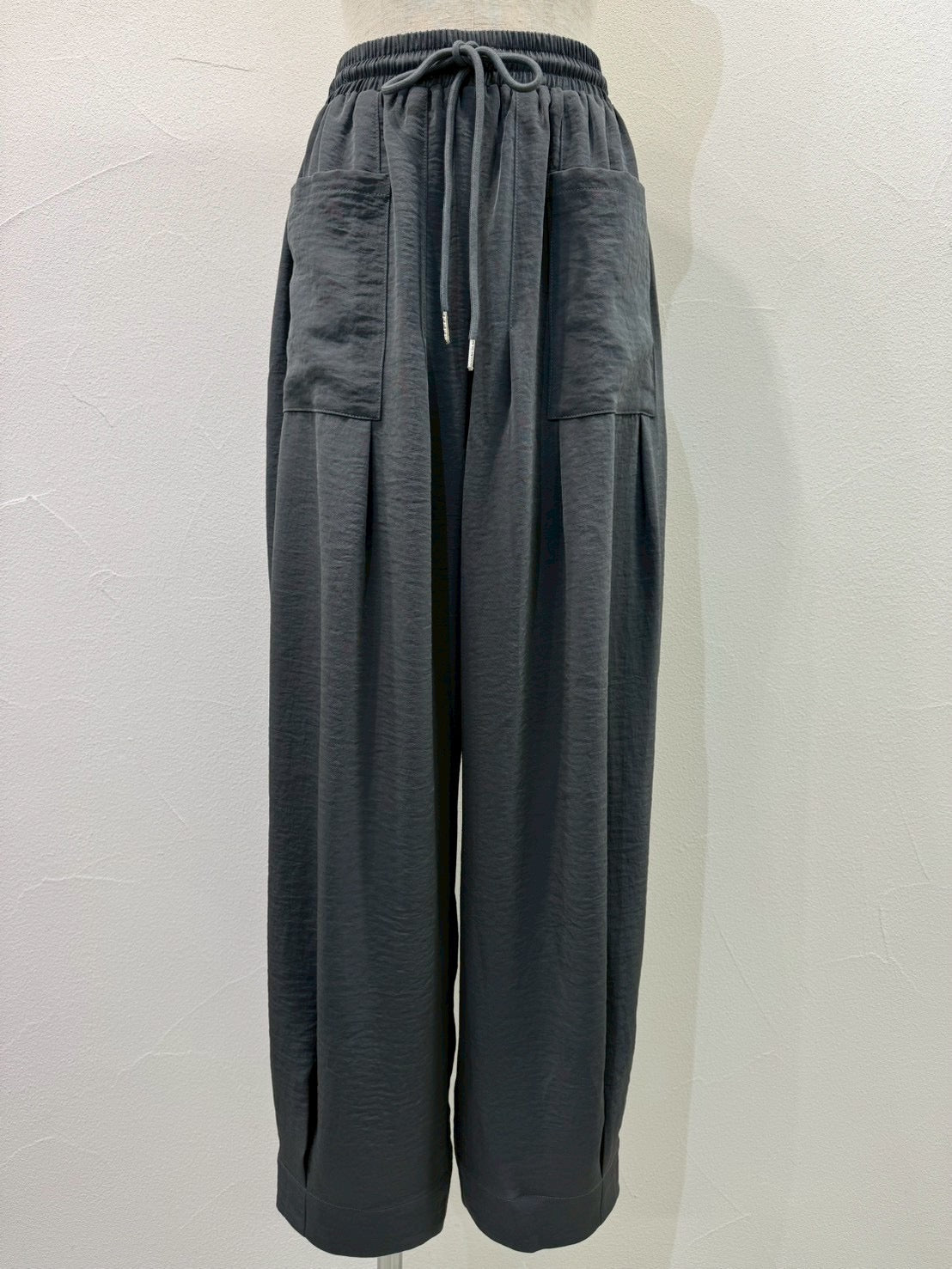 【CYAN 2026 SPRING＆SUMMER VOL.1】ヘムタックグロッシーイージーPT - Champdelarose