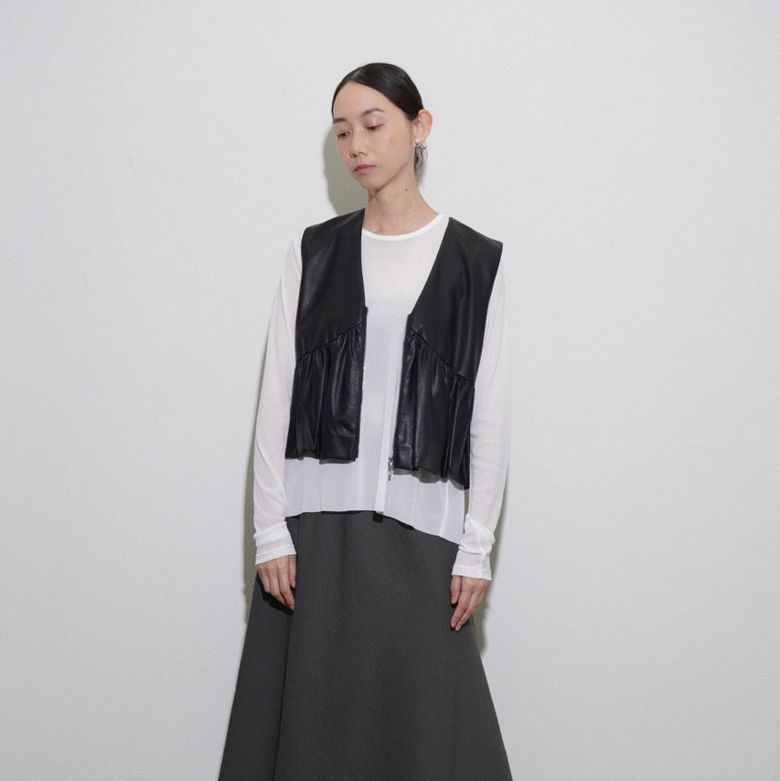 【CYAN 2026 SPRING＆SUMMER VOL.1】バックギャザーチュールTOPS - Champdelarose