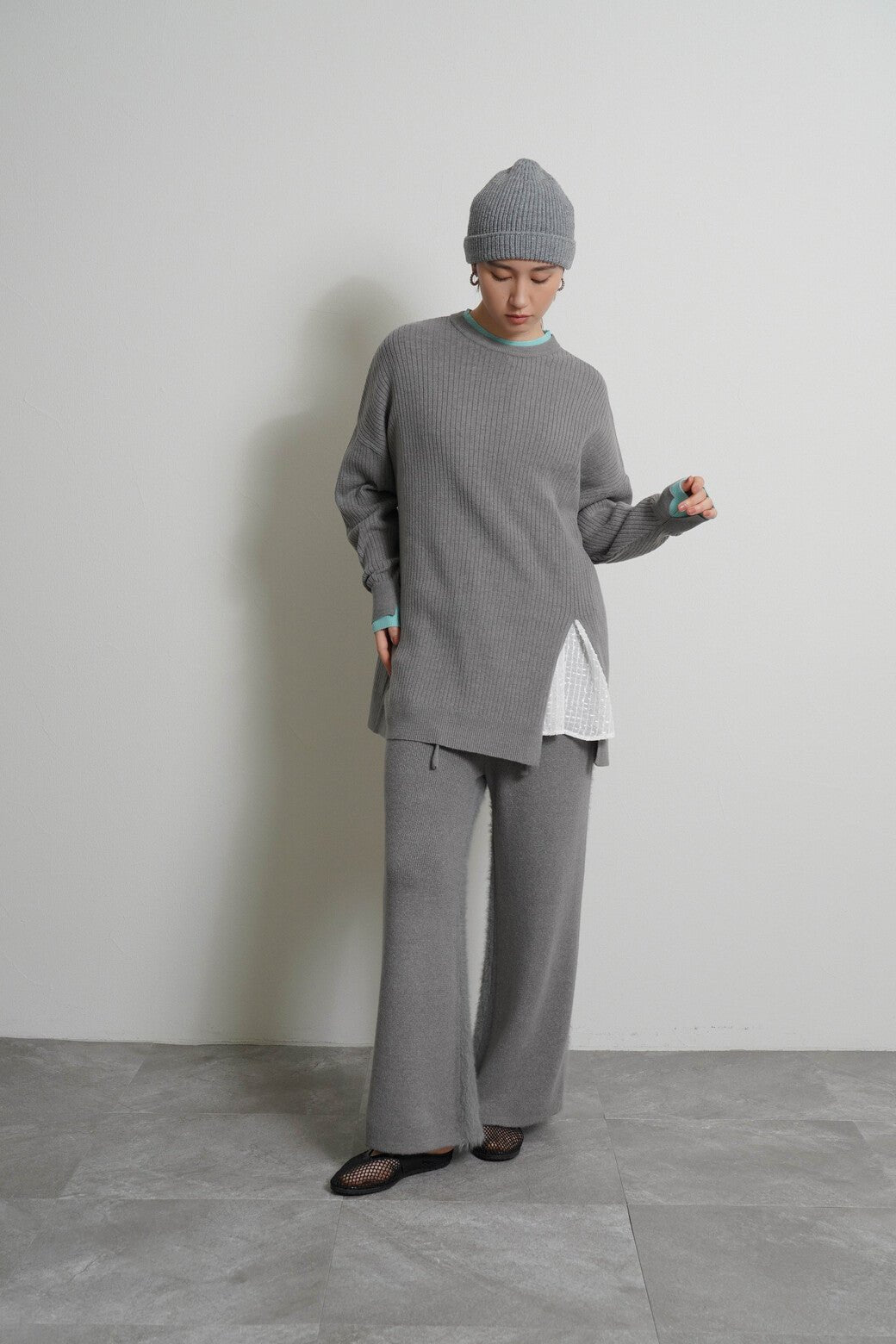 【CYAN tokyo 2026 AW VOL.1】アシメスリットレイヤーリブニット - Champdelarose