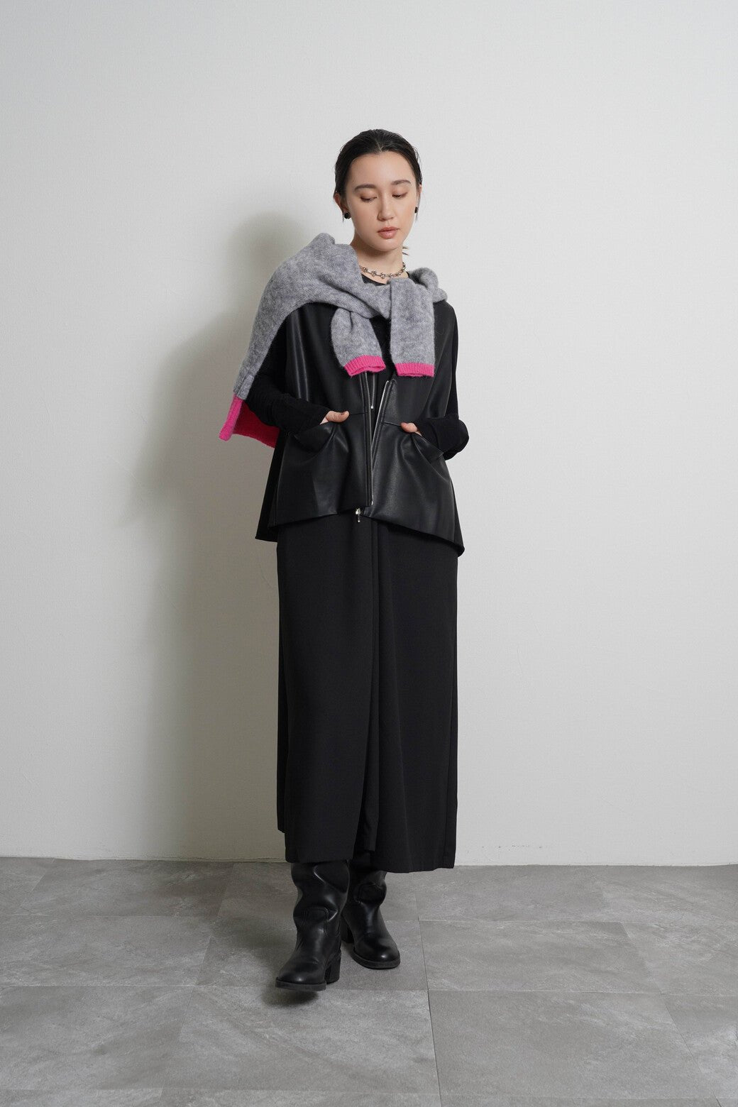 【CYAN tokyo 2026 AW VOL.1】ヴィーガンレザーフレアベスト - Champdelarose