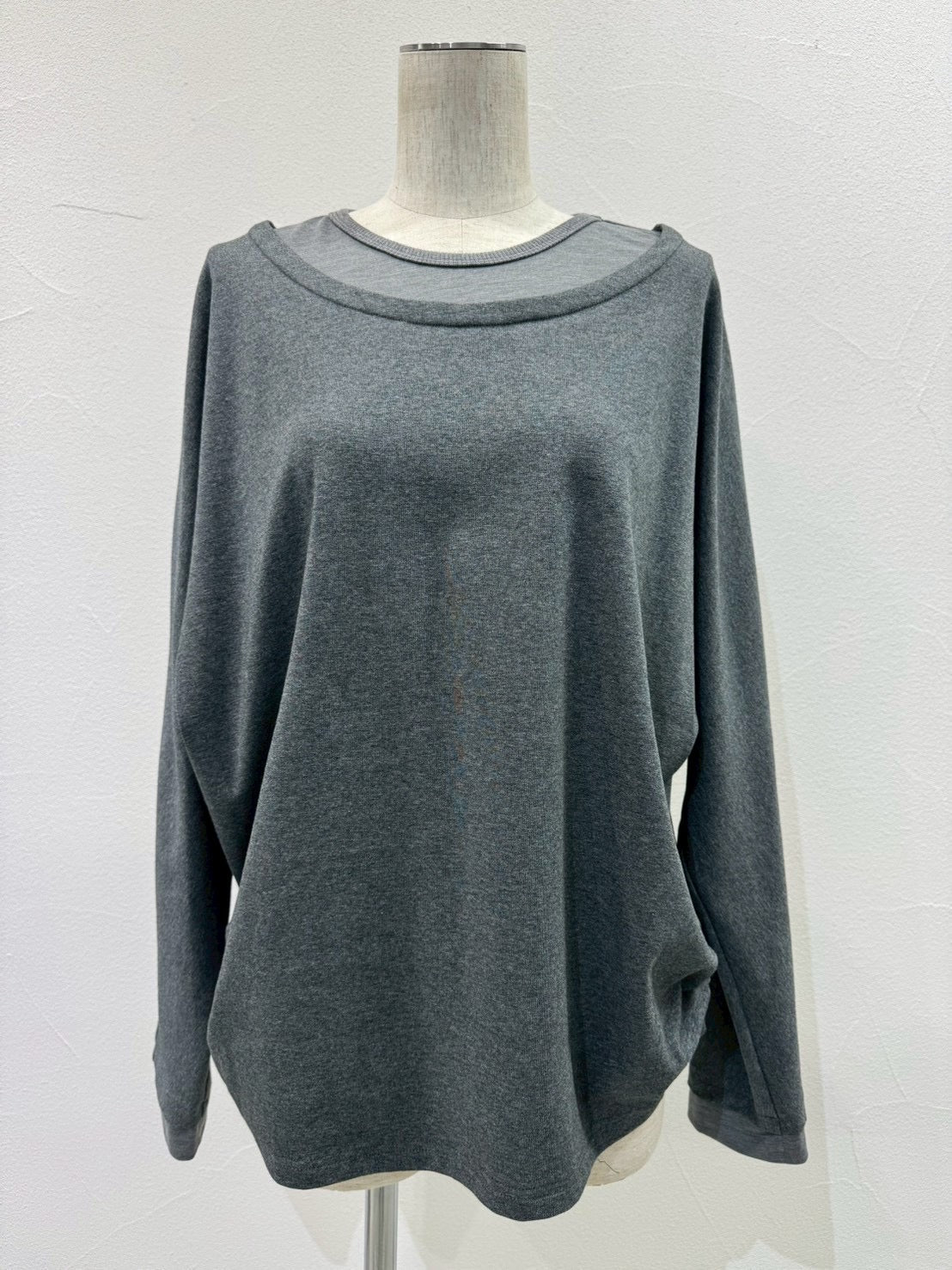 【CYAN tokyo 2026 AW VOL.1】レイヤーネックドルマンTOPS - Champdelarose