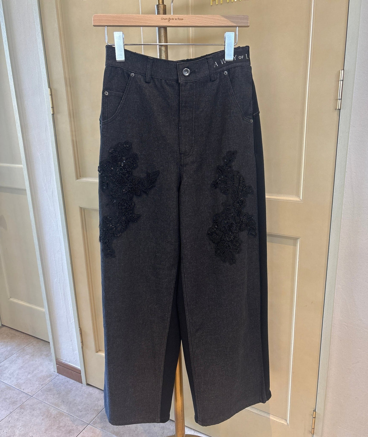 【EimeeLaw】ビーズエンブロイダリーデニムパンツ【10月下旬再入荷！】 - Champdelarose