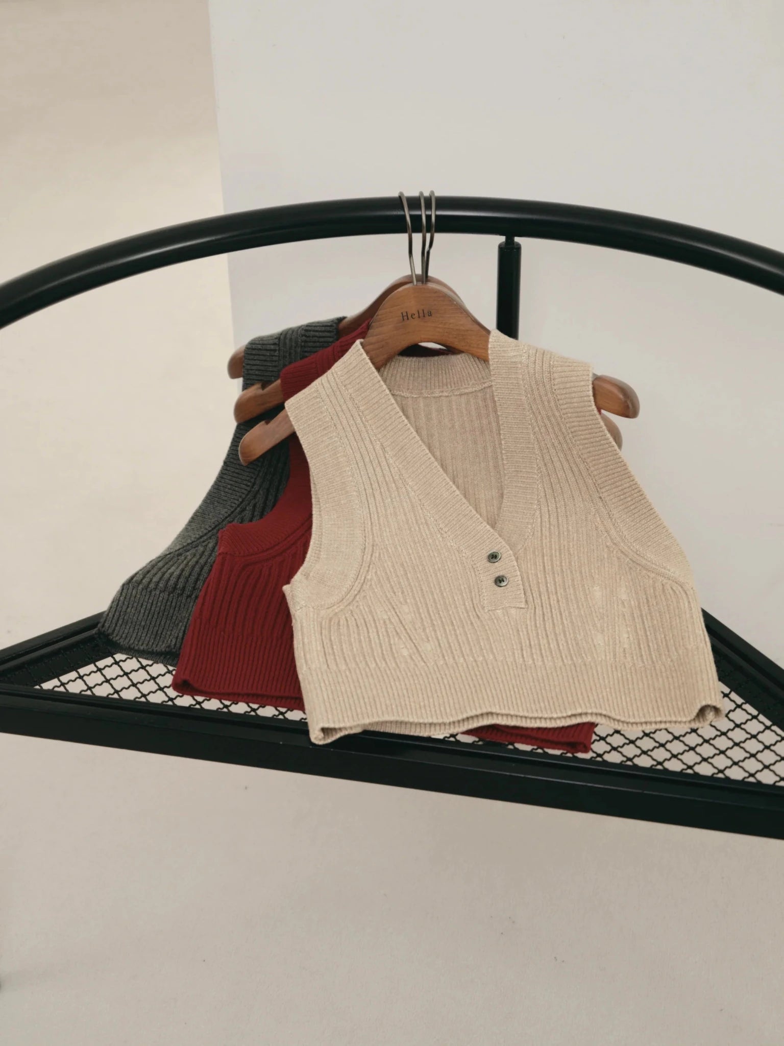 【Hella 2026 FALLWINTER COLLECTION】Cropped Rib Knit Vest - Champdelarose