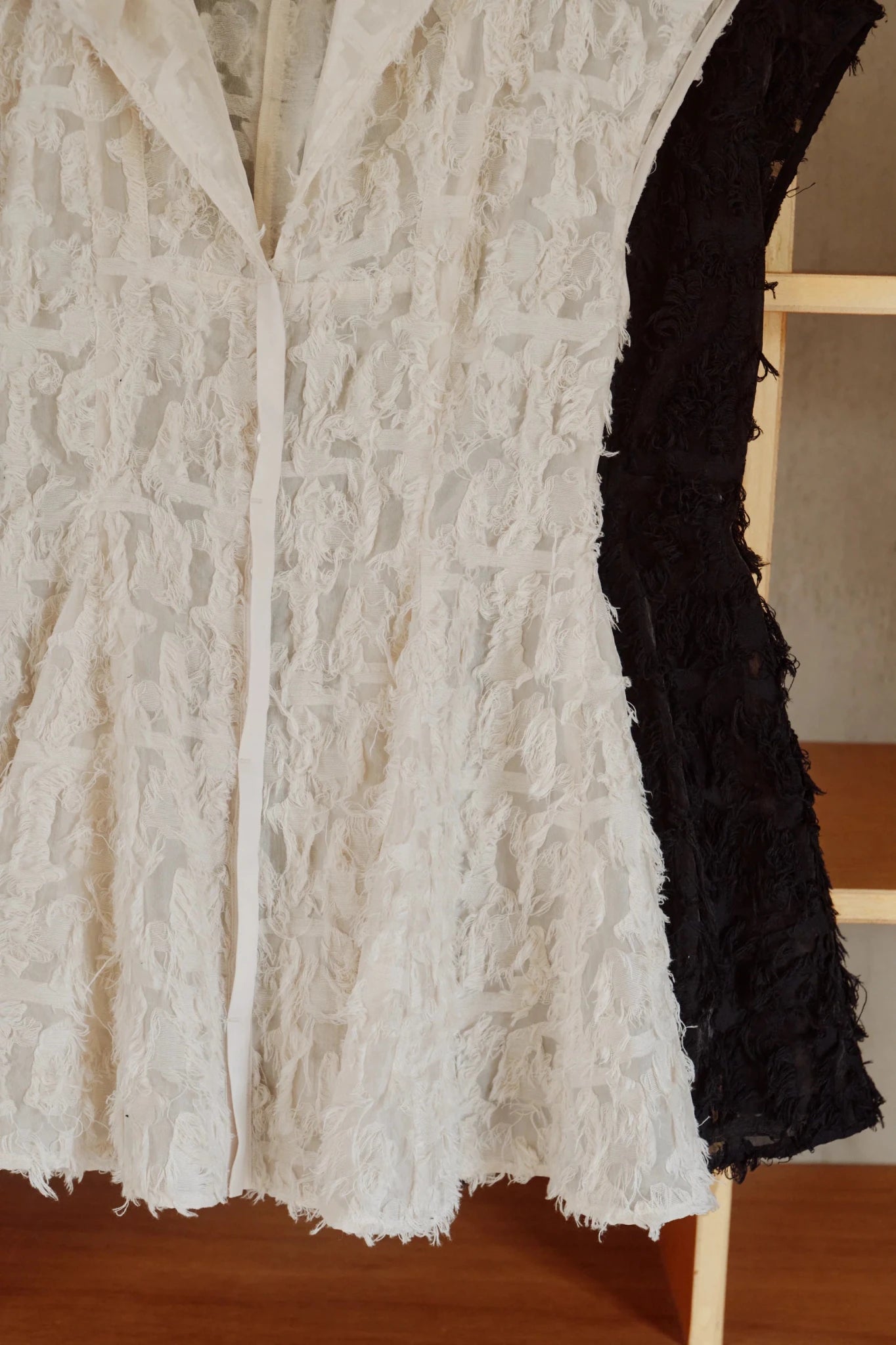 【Hella 2026 FALLWINTER COLLECTION】Cut Jacquard Peplum Hoodie - Champdelarose