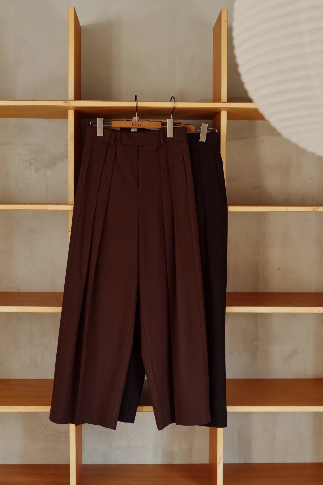 【Hella 2026 FALLWINTER COLLECTION】Double Tuck Twill Pants - Champdelarose