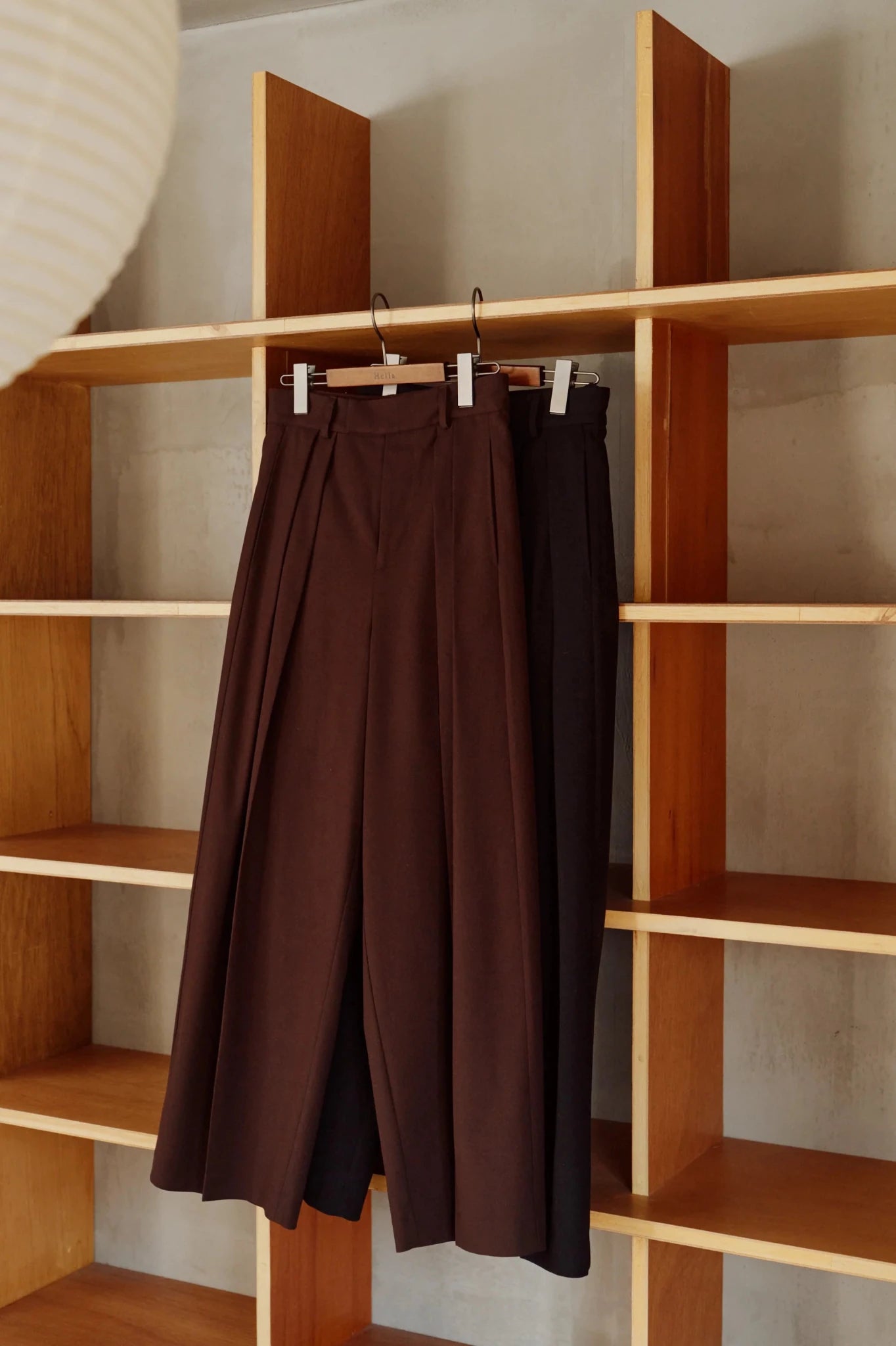【Hella 2026 FALLWINTER COLLECTION】Double Tuck Twill Pants - Champdelarose