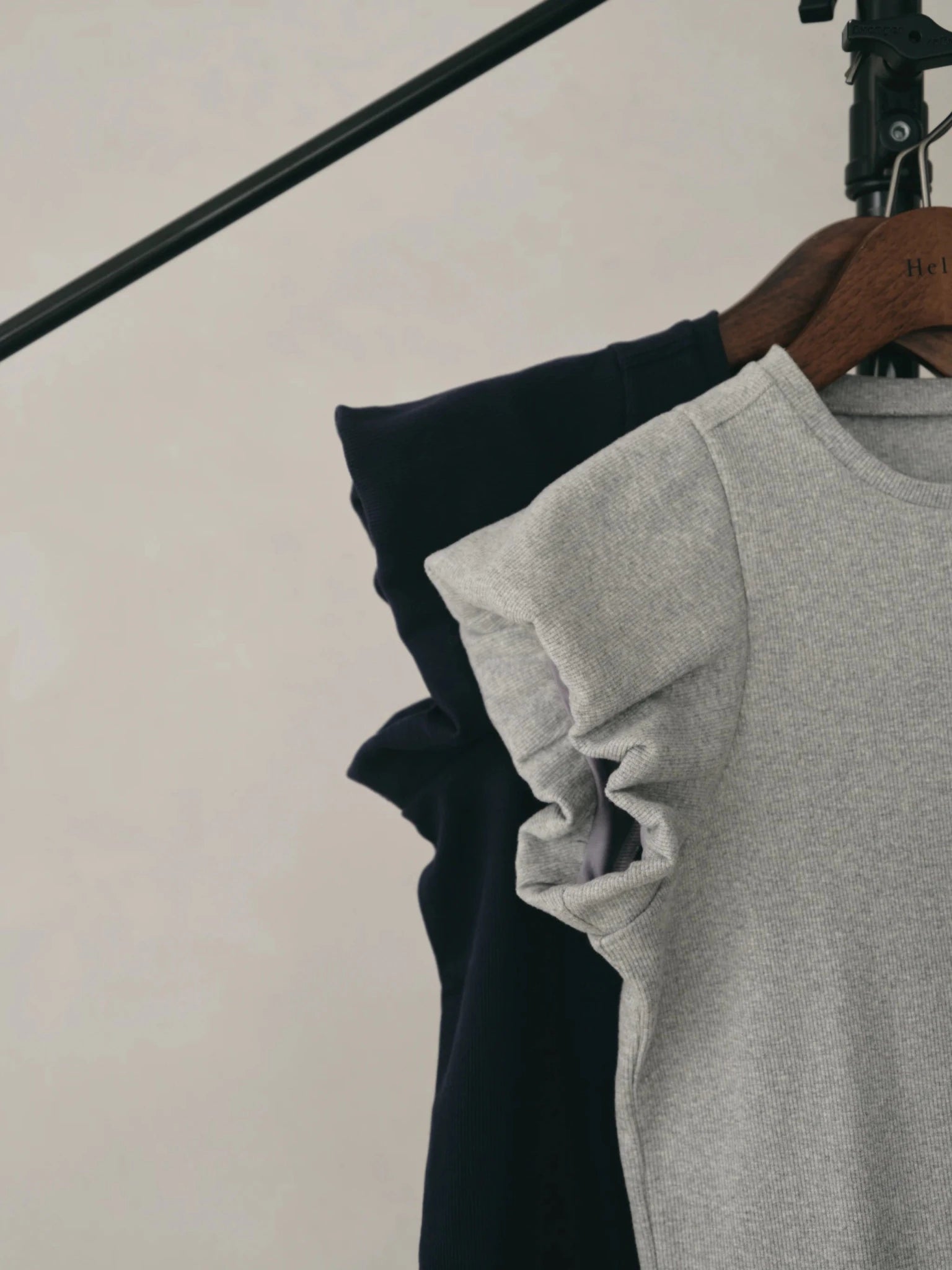 【Hella 2026 FALLWINTER COLLECTION】Fitted Puff Rib Top - Champdelarose