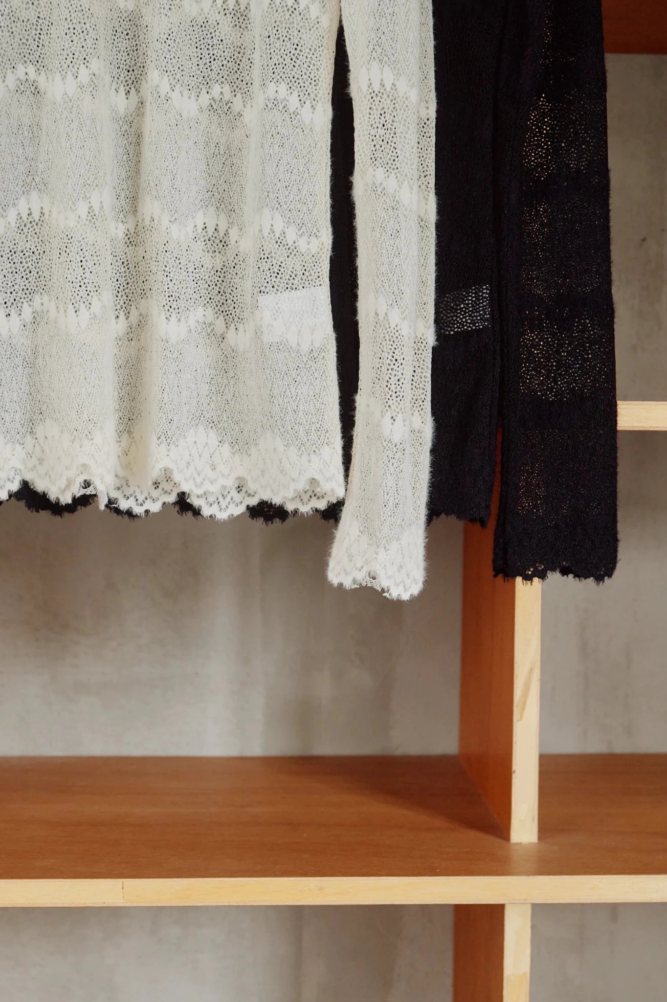 【Hella 2026 FALLWINTER COLLECTION】Flocked Lace Sheer Top - Champdelarose