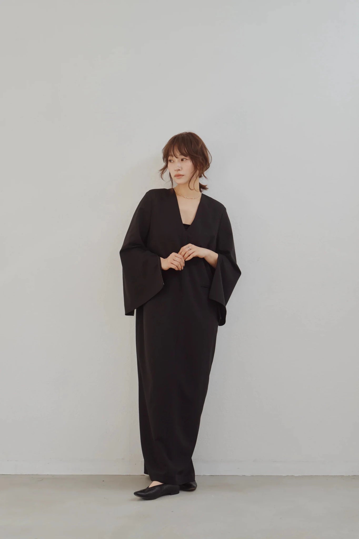 【Hella 2026 FALLWINTER COLLECTION】Flow Sleeve V Dress - Champdelarose