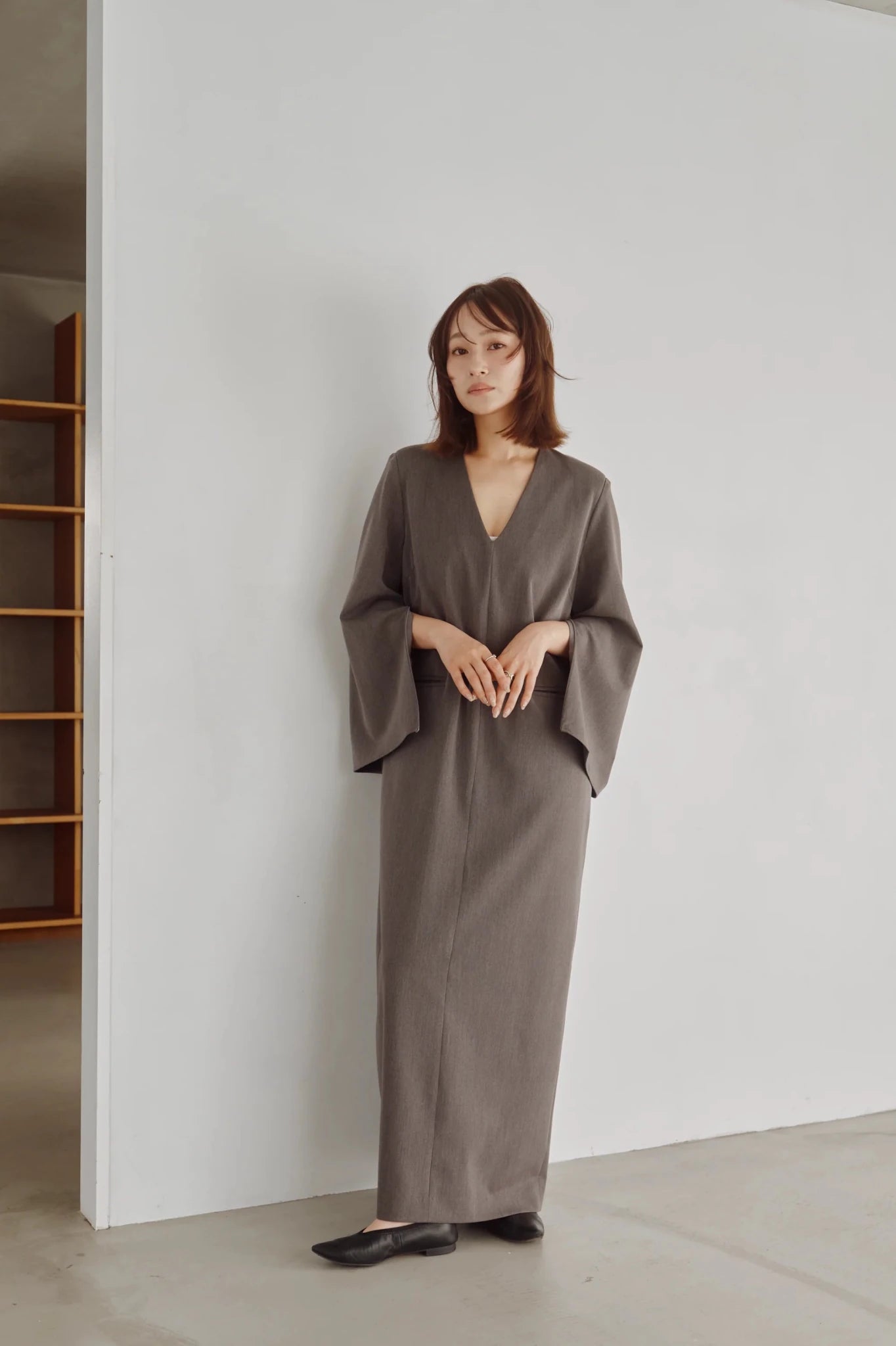 【Hella 2026 FALLWINTER COLLECTION】Flow Sleeve V Dress - Champdelarose