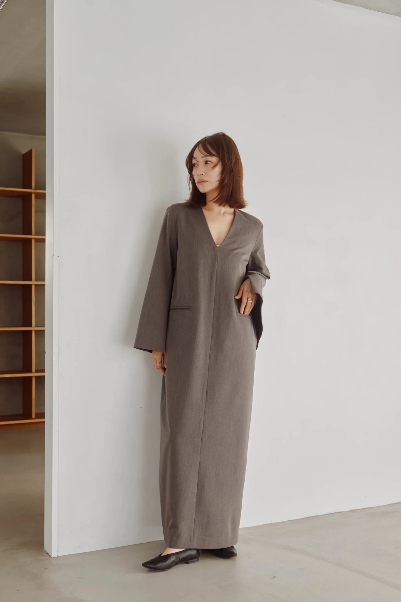 【Hella 2026 FALLWINTER COLLECTION】Flow Sleeve V Dress - Champdelarose
