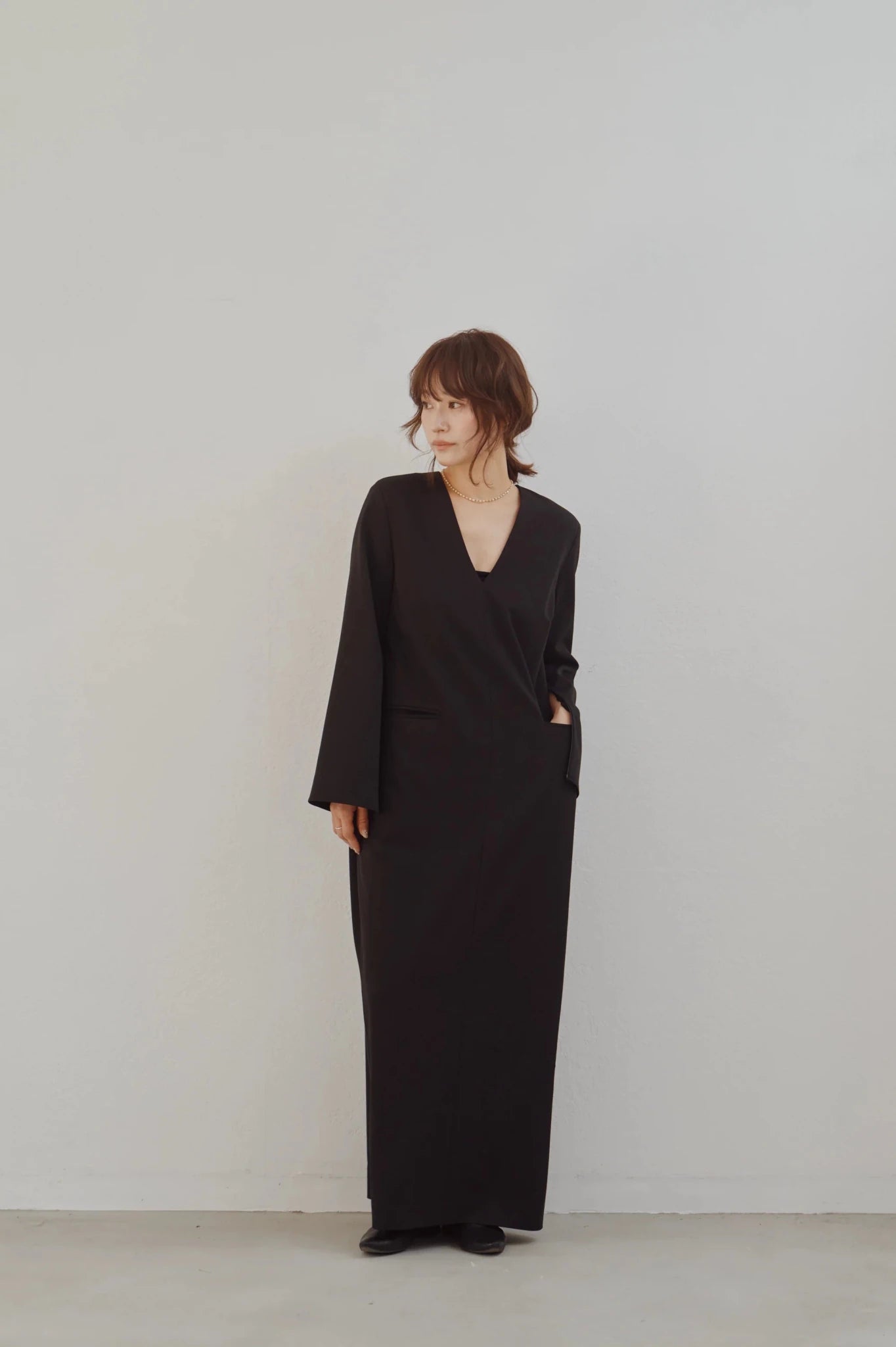 【Hella 2026 FALLWINTER COLLECTION】Flow Sleeve V Dress - Champdelarose