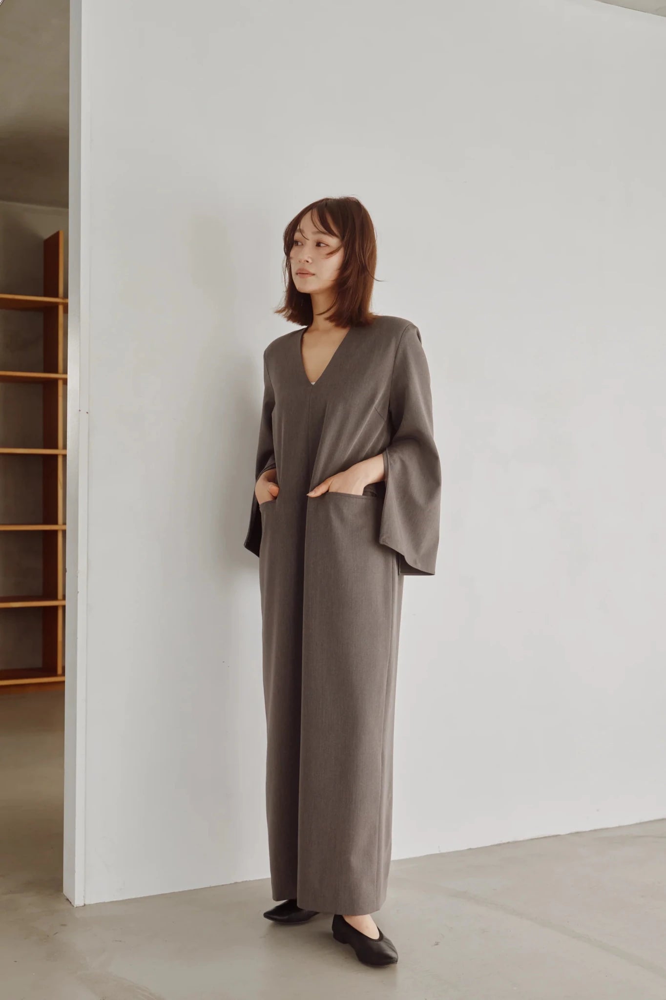 【Hella 2026 FALLWINTER COLLECTION】Flow Sleeve V Dress - Champdelarose