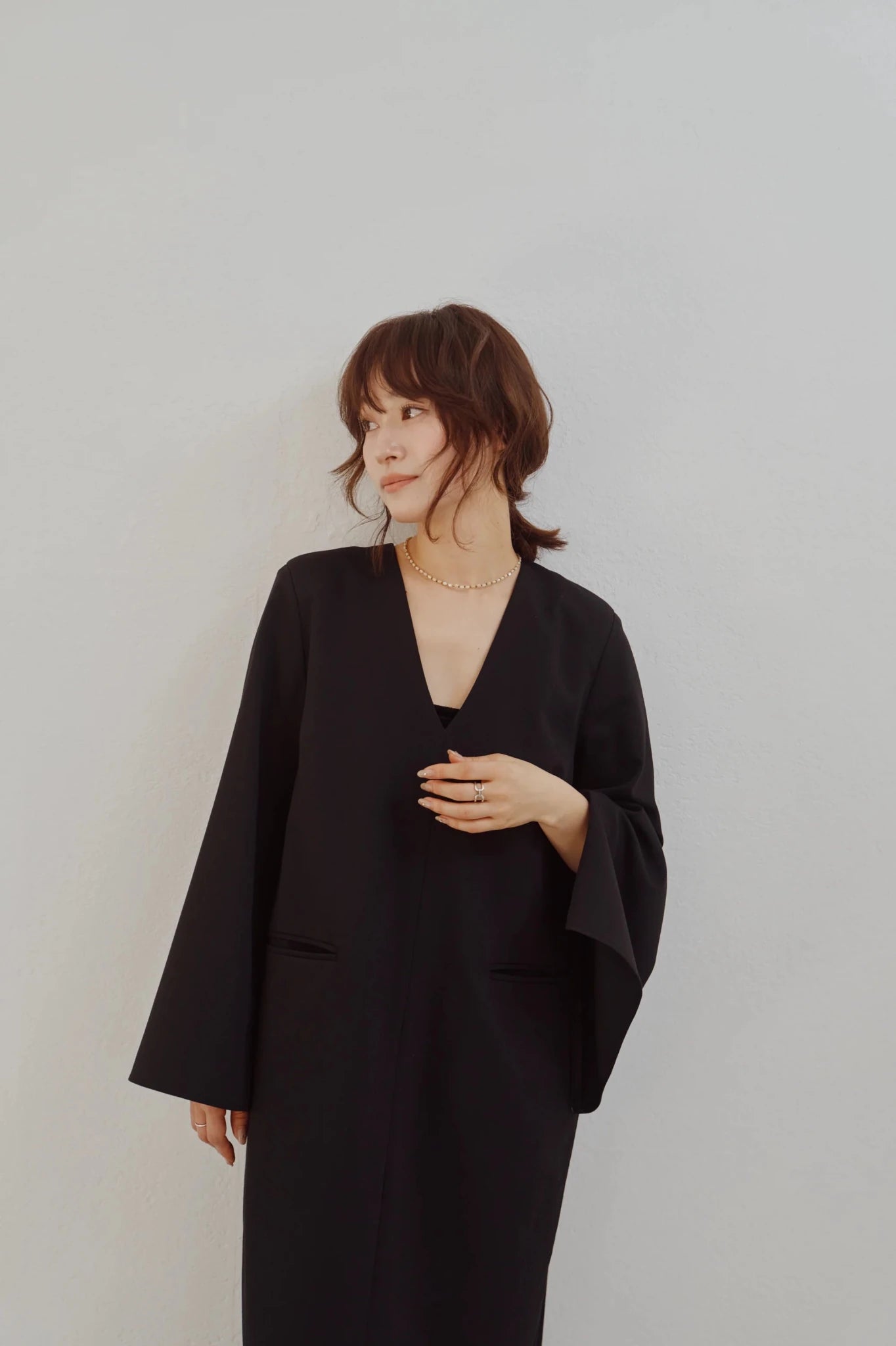 【Hella 2026 FALLWINTER COLLECTION】Flow Sleeve V Dress - Champdelarose