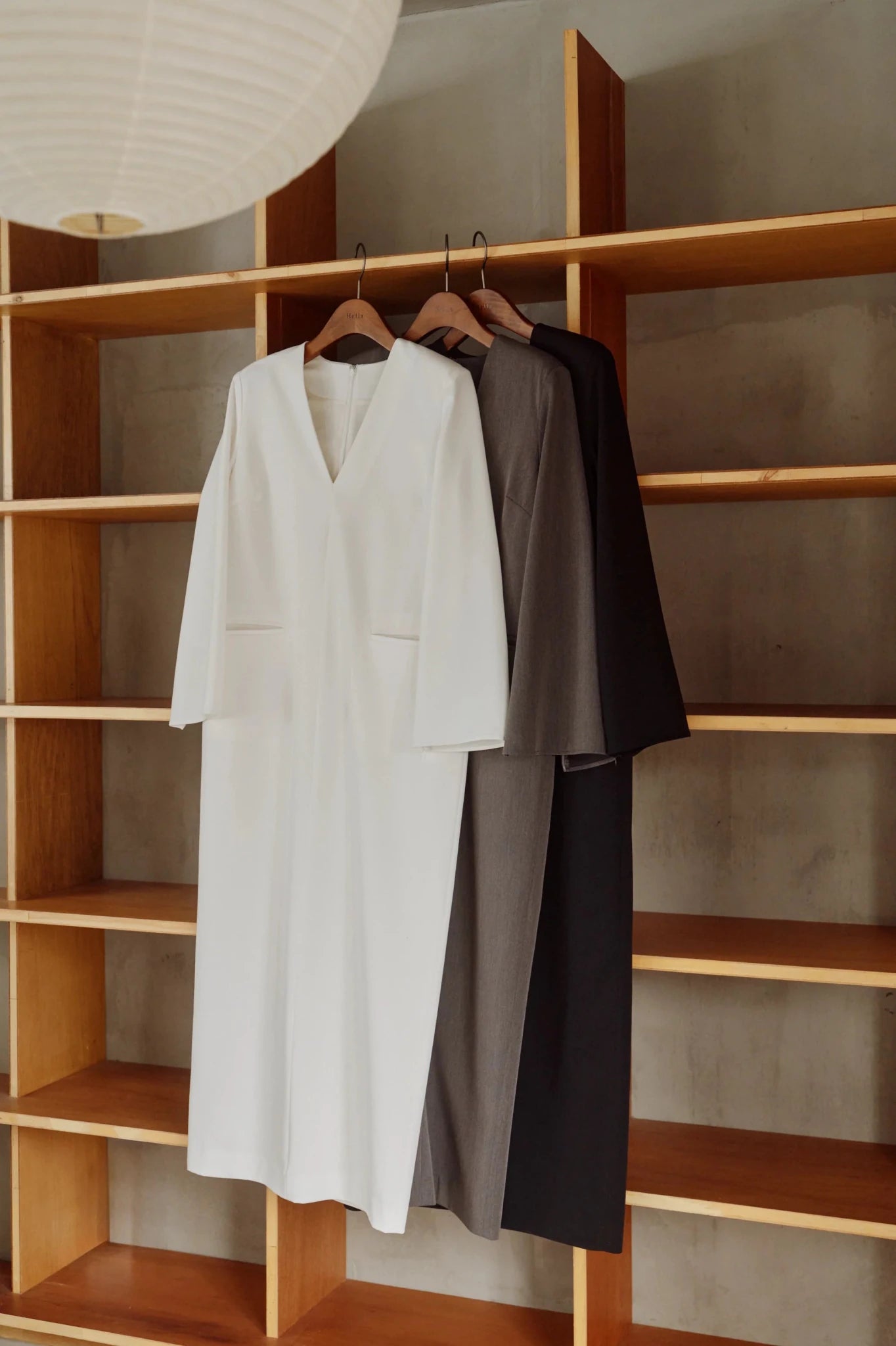 【Hella 2026 FALLWINTER COLLECTION】Flow Sleeve V Dress - Champdelarose