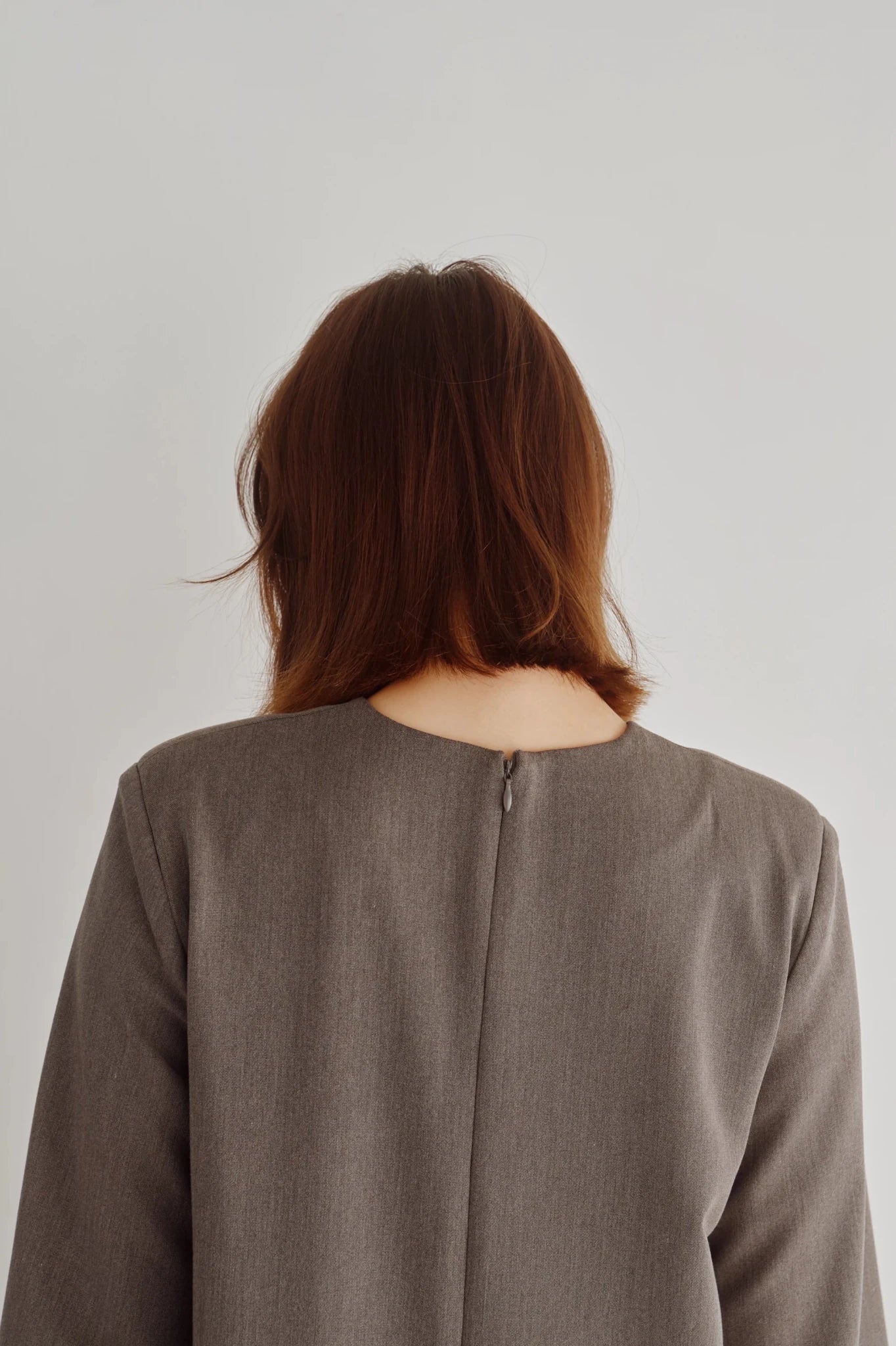 【Hella 2026 FALLWINTER COLLECTION】Flow Sleeve V Dress - Champdelarose