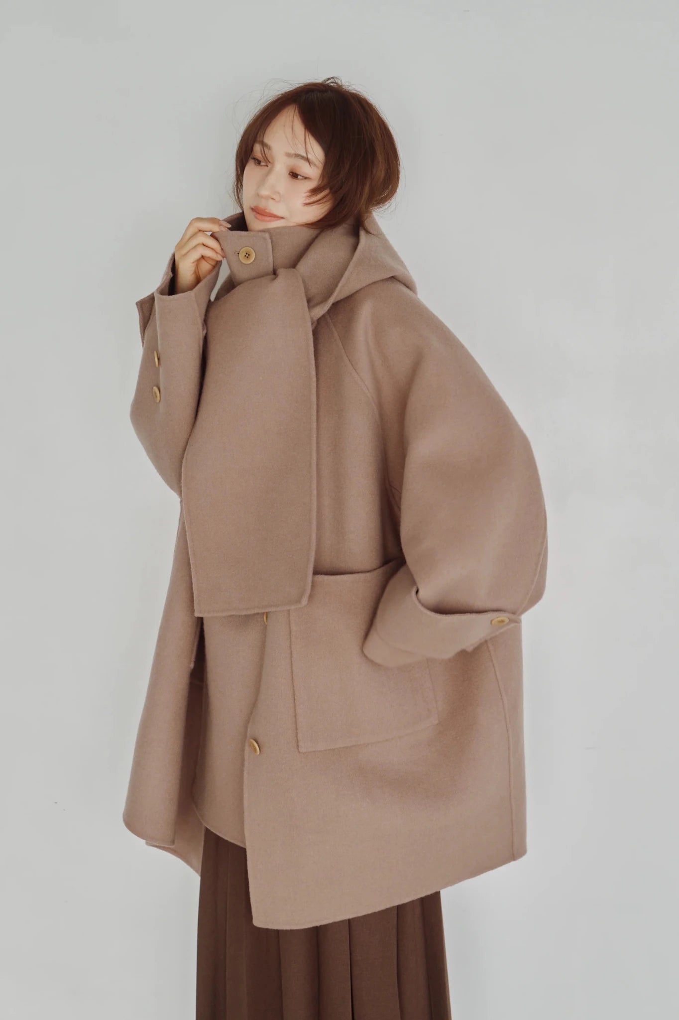 【Hella 2026 FALLWINTER COLLECTION】Hooded Stole Rever Coat - Champdelarose