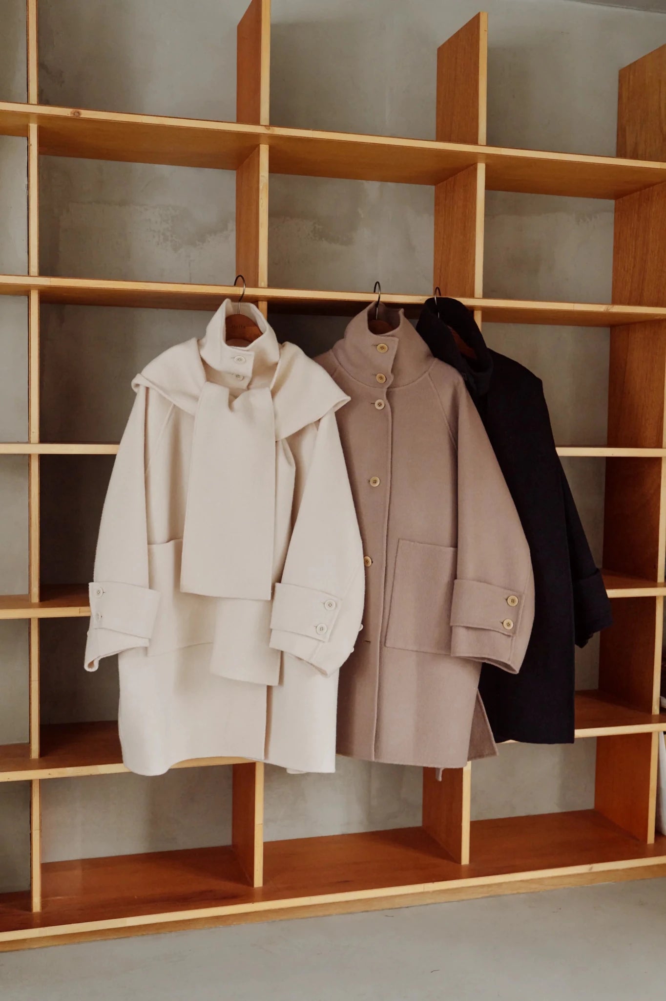 【Hella 2026 FALLWINTER COLLECTION】Hooded Stole Rever Coat - Champdelarose