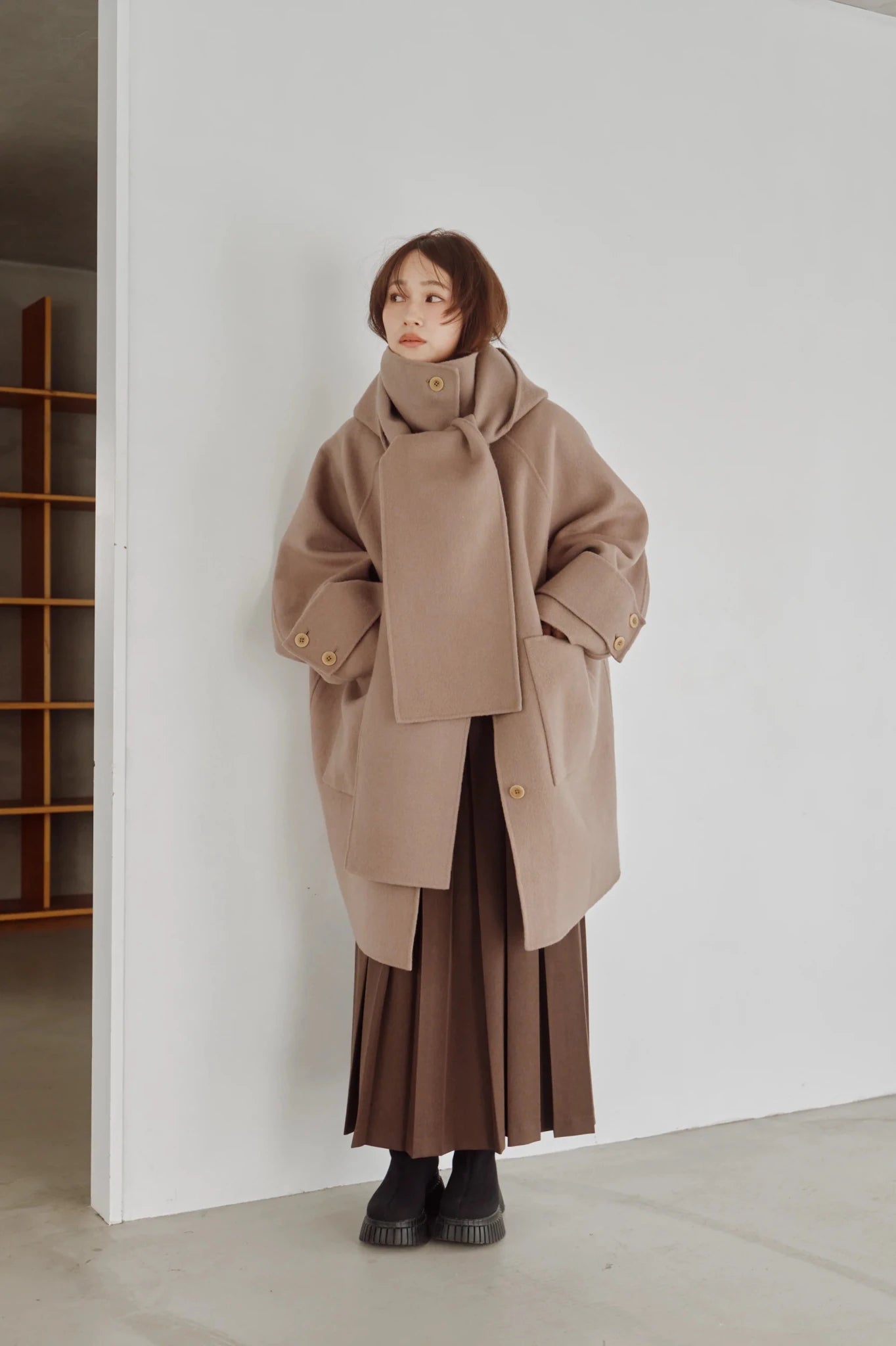 【Hella 2026 FALLWINTER COLLECTION】Hooded Stole Rever Coat - Champdelarose