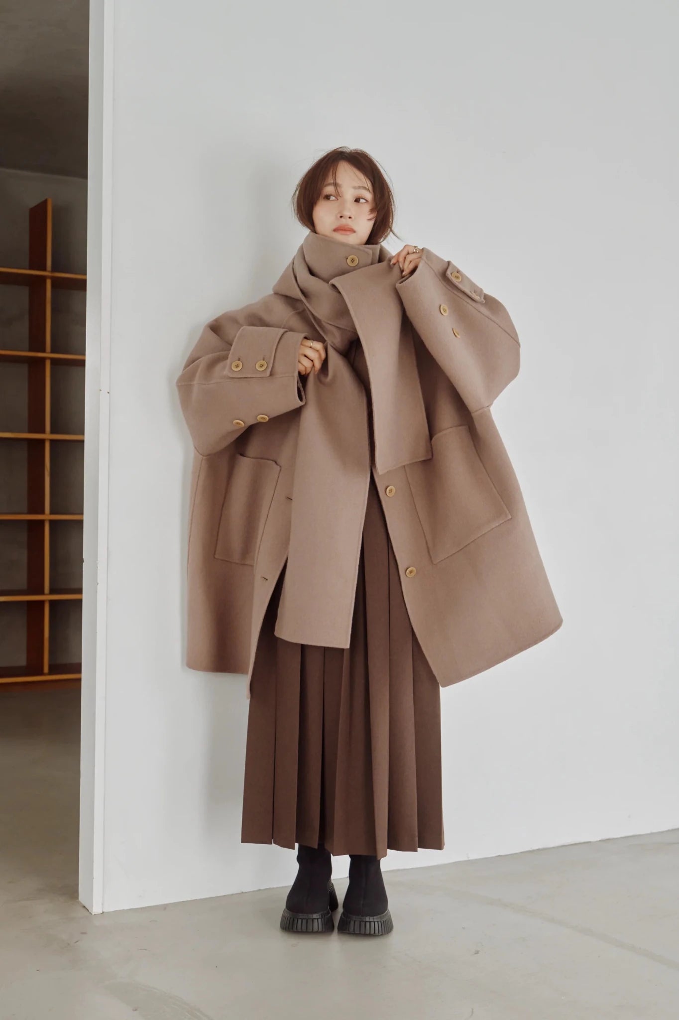 【Hella 2026 FALLWINTER COLLECTION】Hooded Stole Rever Coat - Champdelarose
