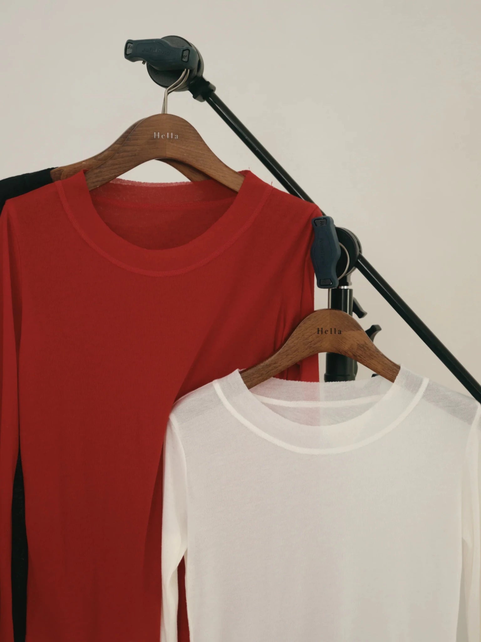 【Hella 2026 FALLWINTER COLLECTION】Modal Wool Sheer Top - Champdelarose