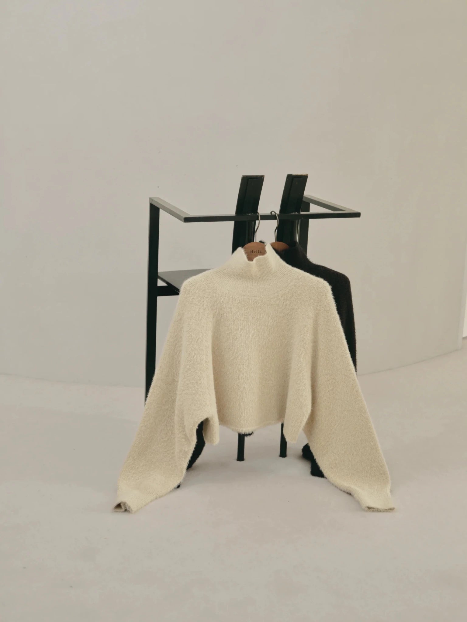 【Hella 2026 FALLWINTER COLLECTION】Shaggy High Neck Knit Top - Champdelarose