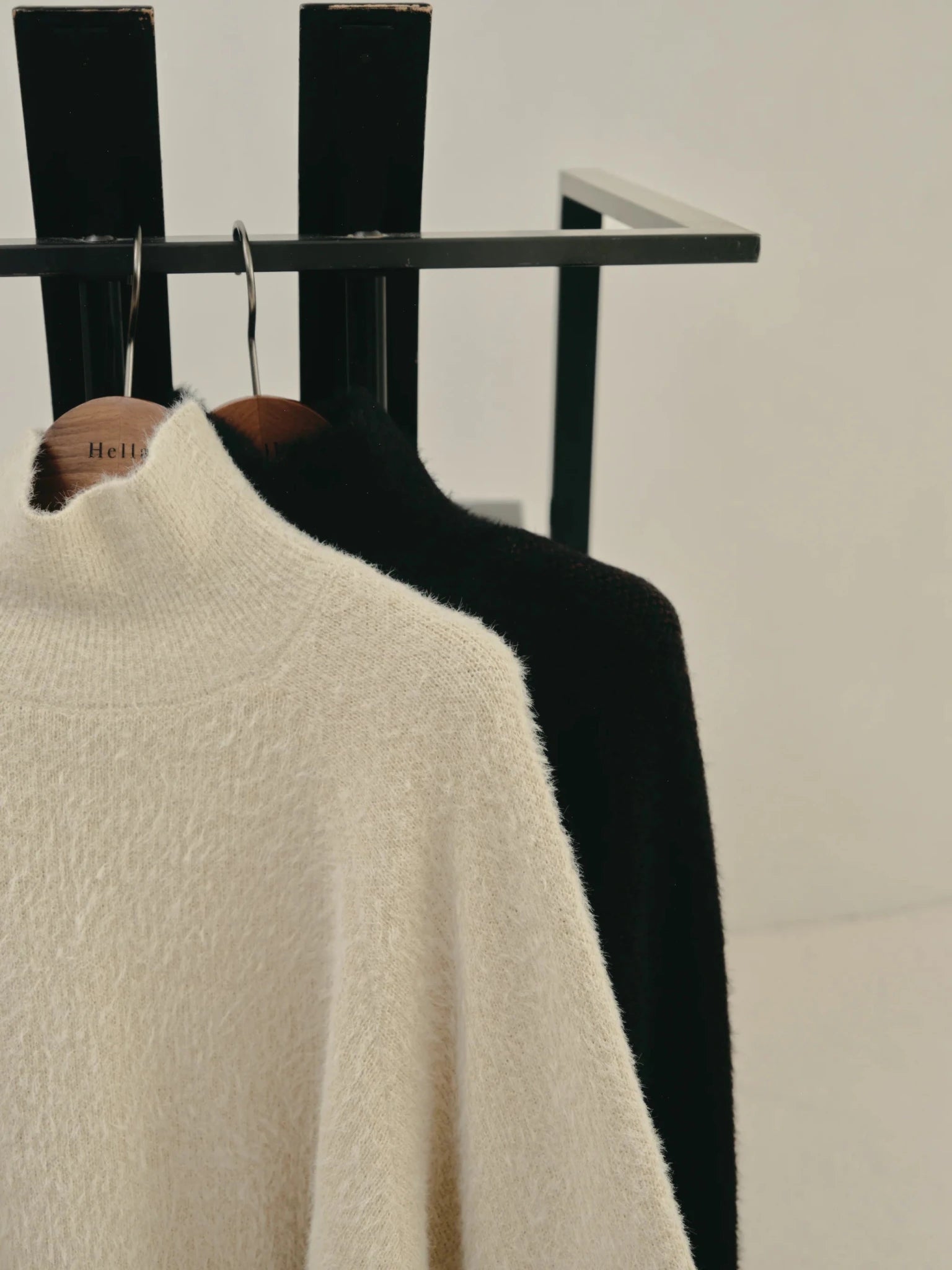 【Hella 2026 FALLWINTER COLLECTION】Shaggy High Neck Knit Top - Champdelarose