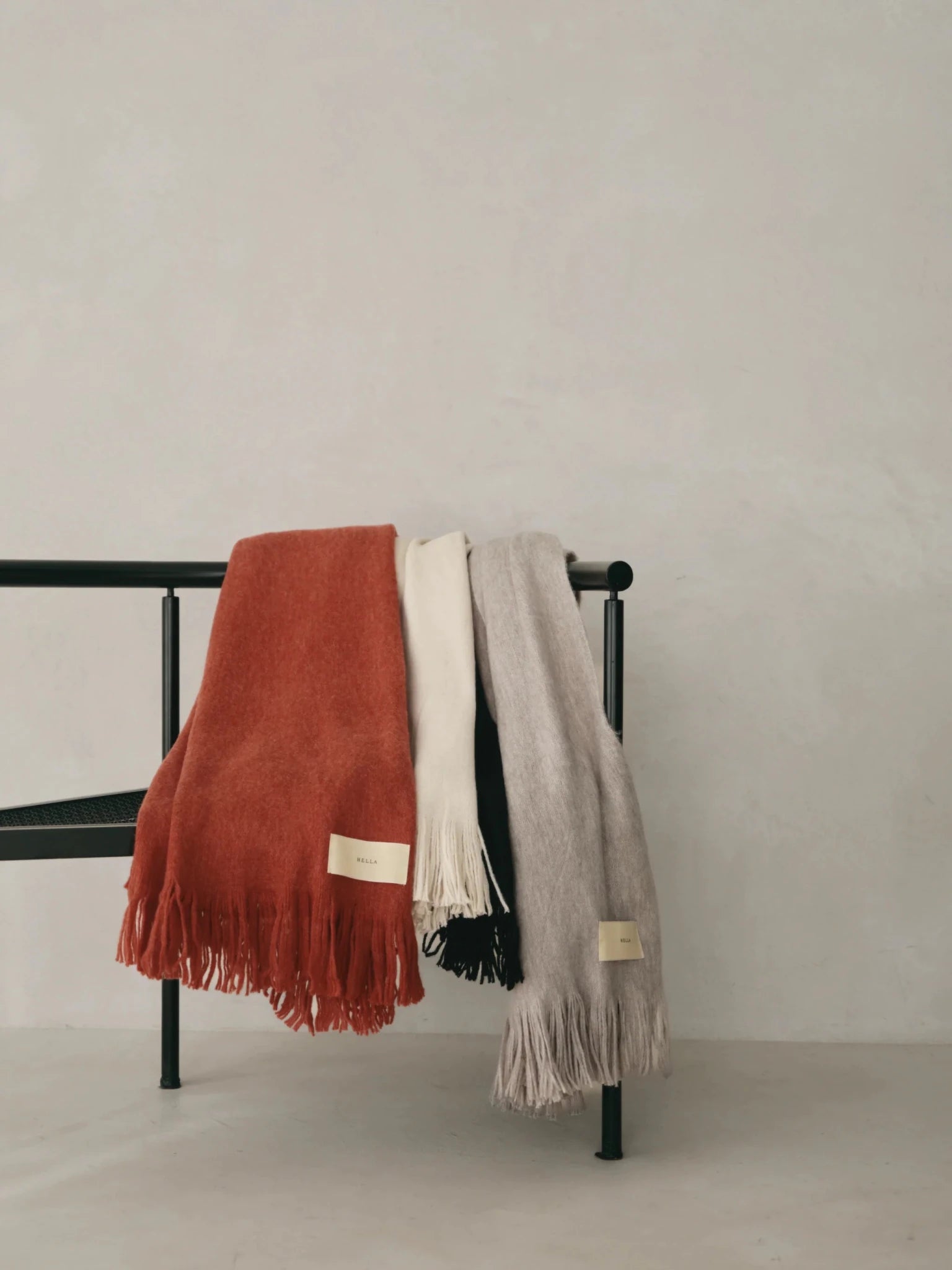 【Hella 2026 FALLWINTER COLLECTION】Shaggy Stole - Champdelarose