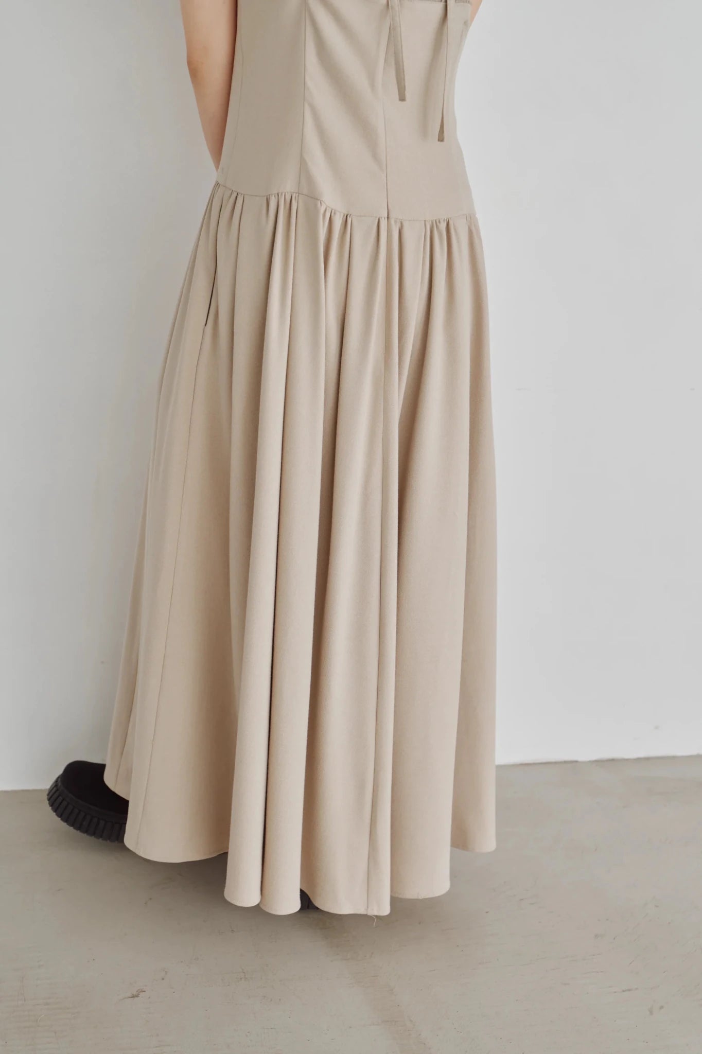 【Hella 2026 FALLWINTER COLLECTION】Tulle Insert V Dress - Champdelarose