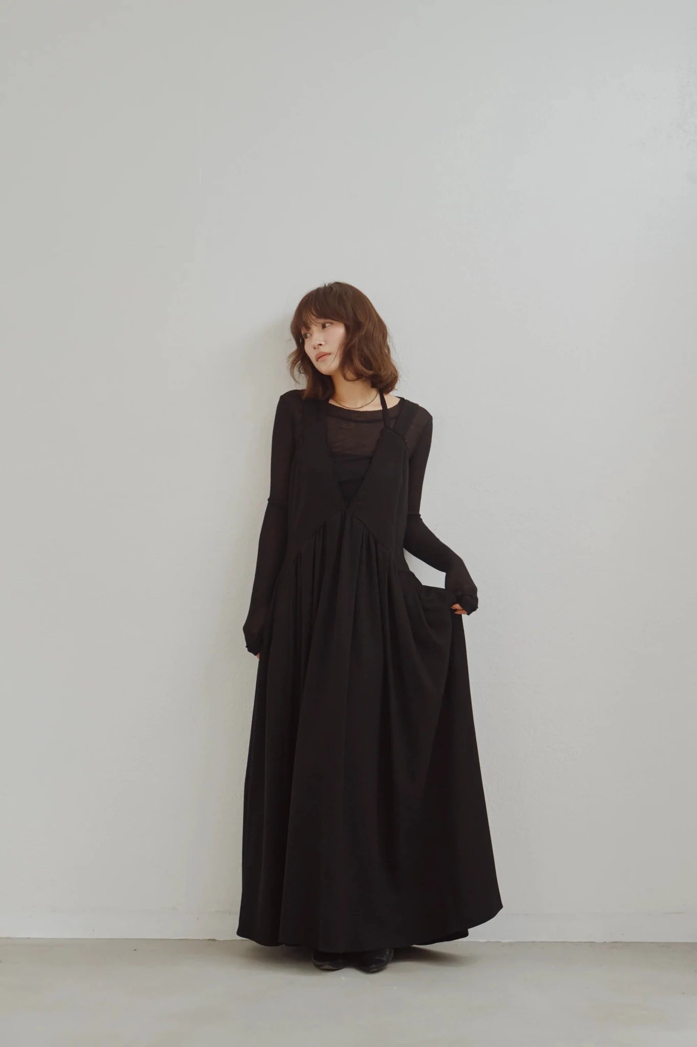 【Hella 2026 FALLWINTER COLLECTION】Tulle Insert V Dress - Champdelarose