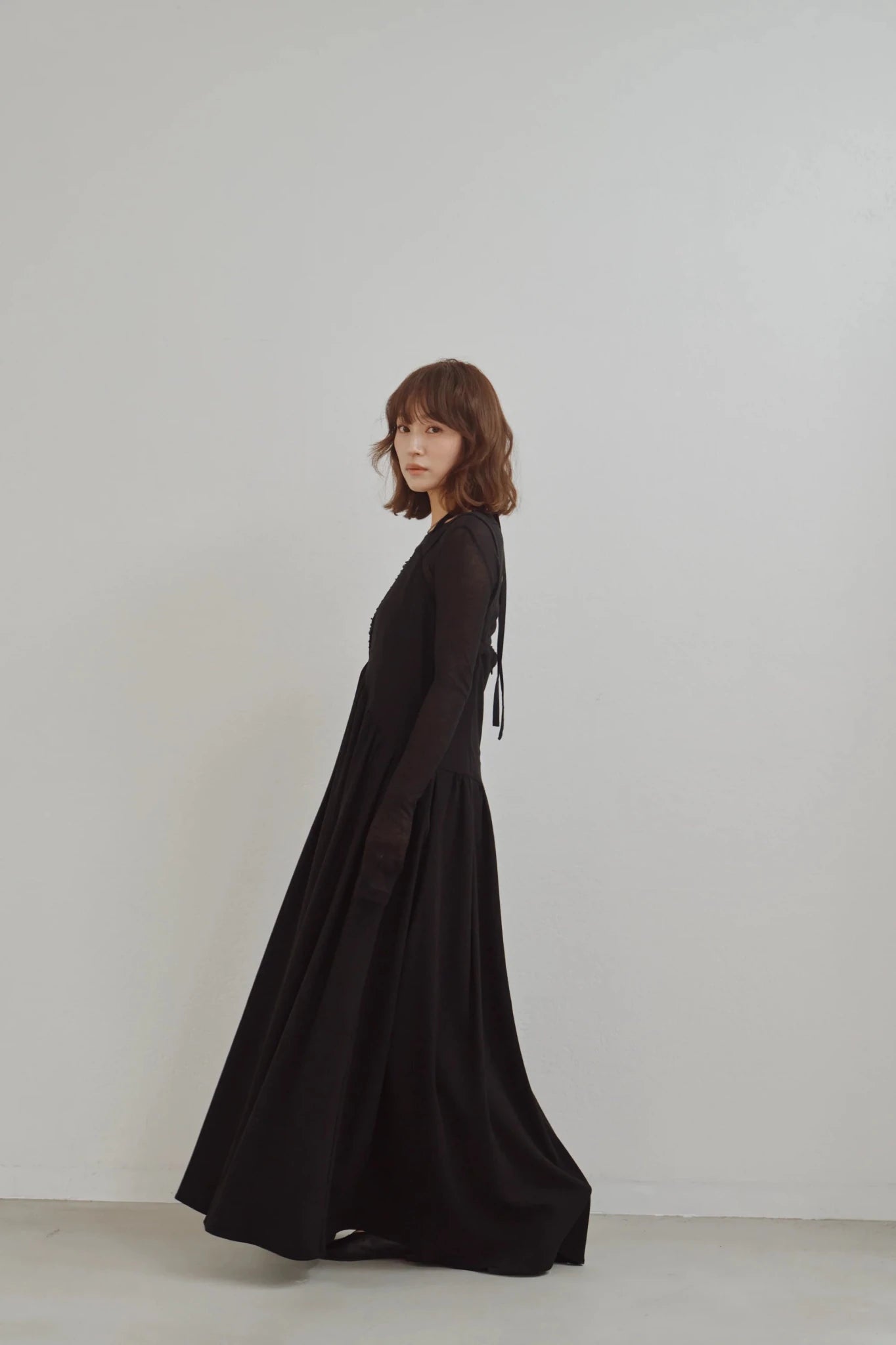【Hella 2026 FALLWINTER COLLECTION】Tulle Insert V Dress - Champdelarose