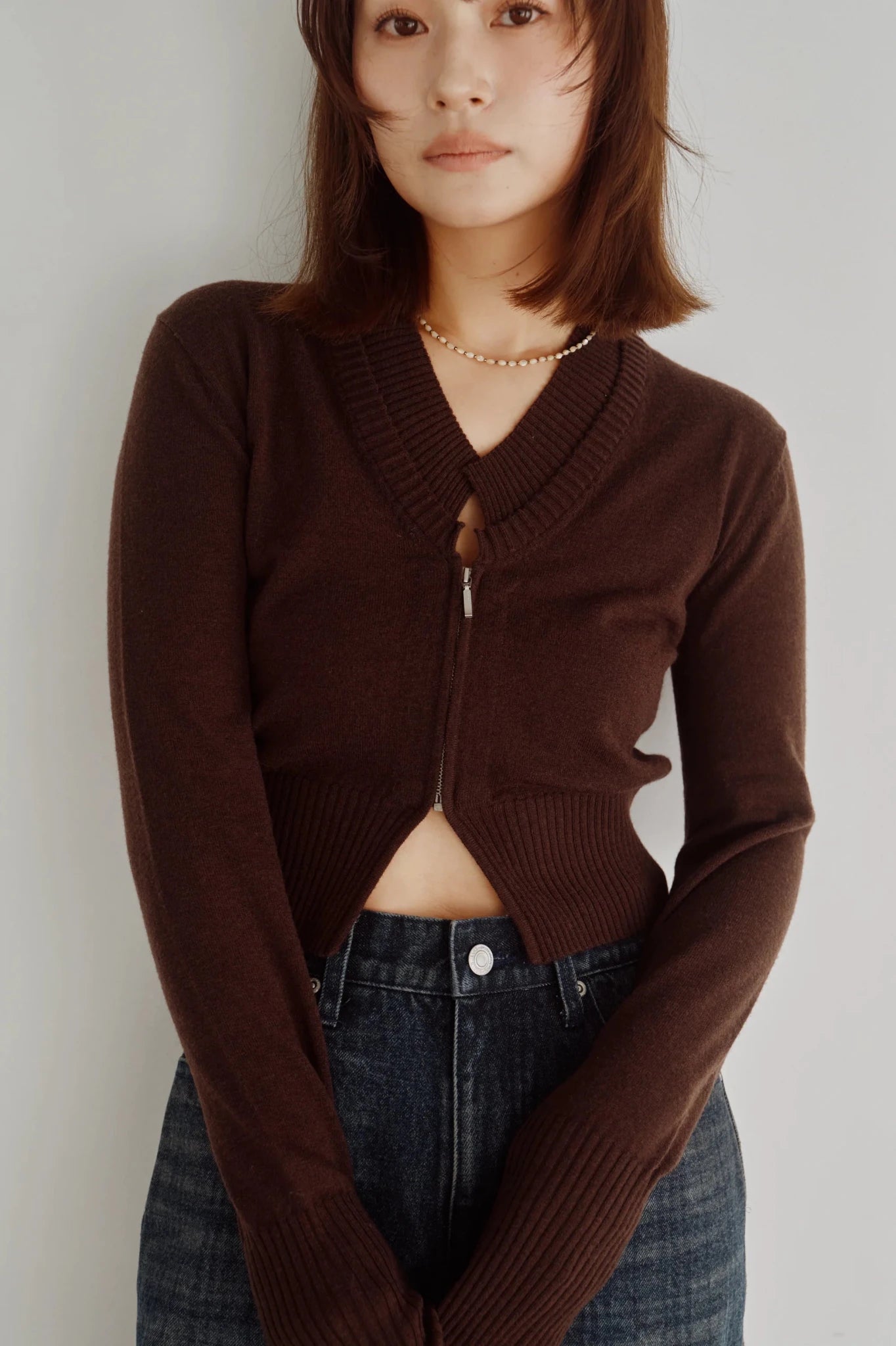 【Hella 2026 FALLWINTER COLLECTION】V Neck Zip Knit Cardigan - Champdelarose