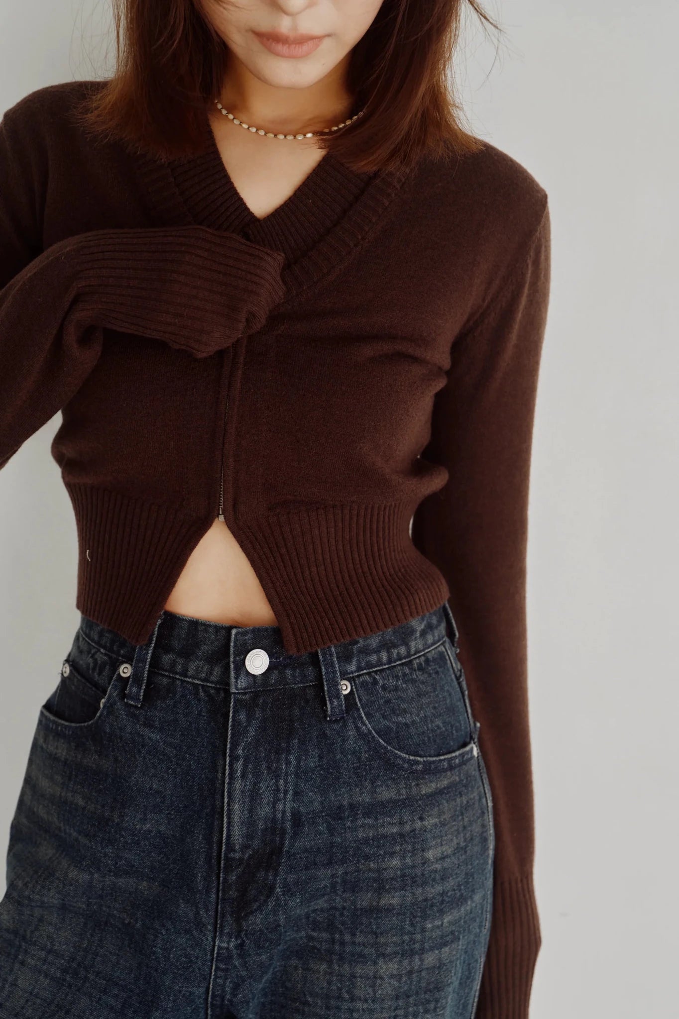 【Hella 2026 FALLWINTER COLLECTION】V Neck Zip Knit Cardigan - Champdelarose