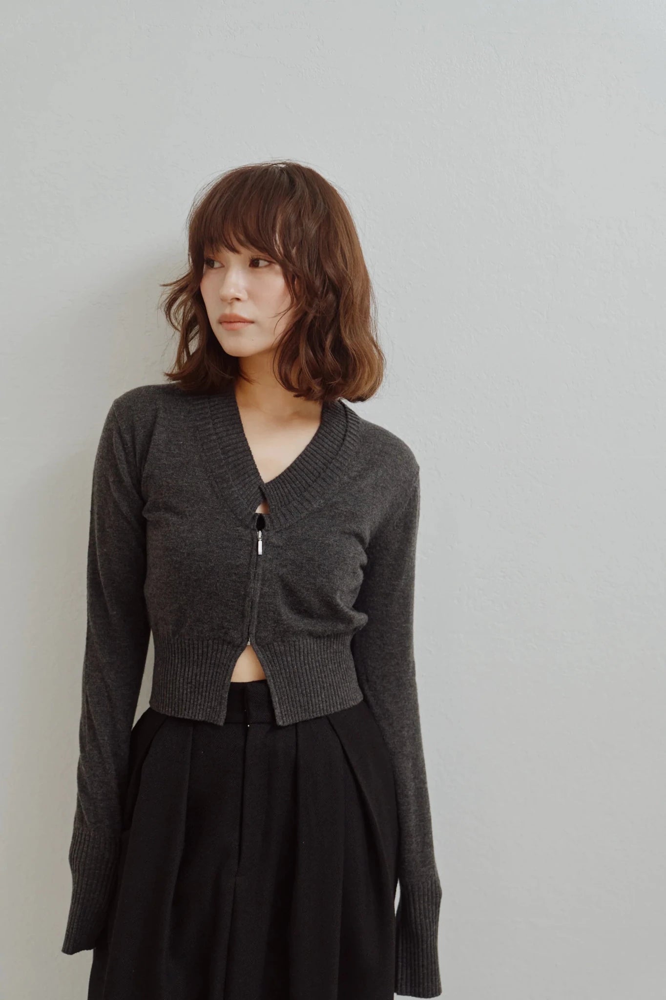 【Hella 2026 FALLWINTER COLLECTION】V Neck Zip Knit Cardigan - Champdelarose