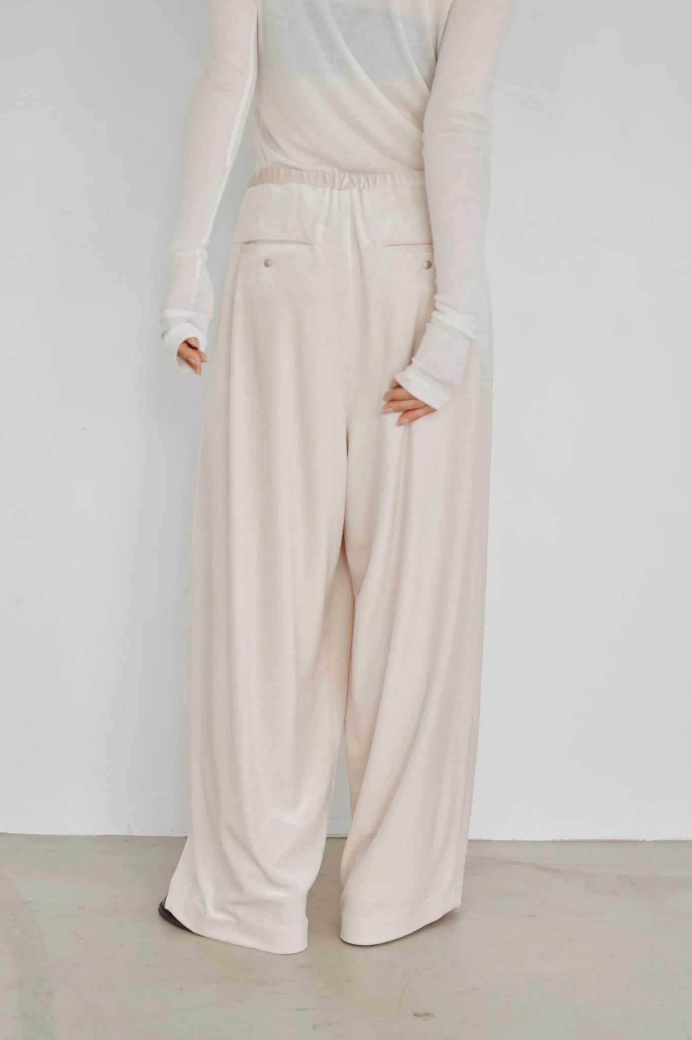 【Hella 2026 FALLWINTER COLLECTION】Velour Cocoon Pants - Champdelarose