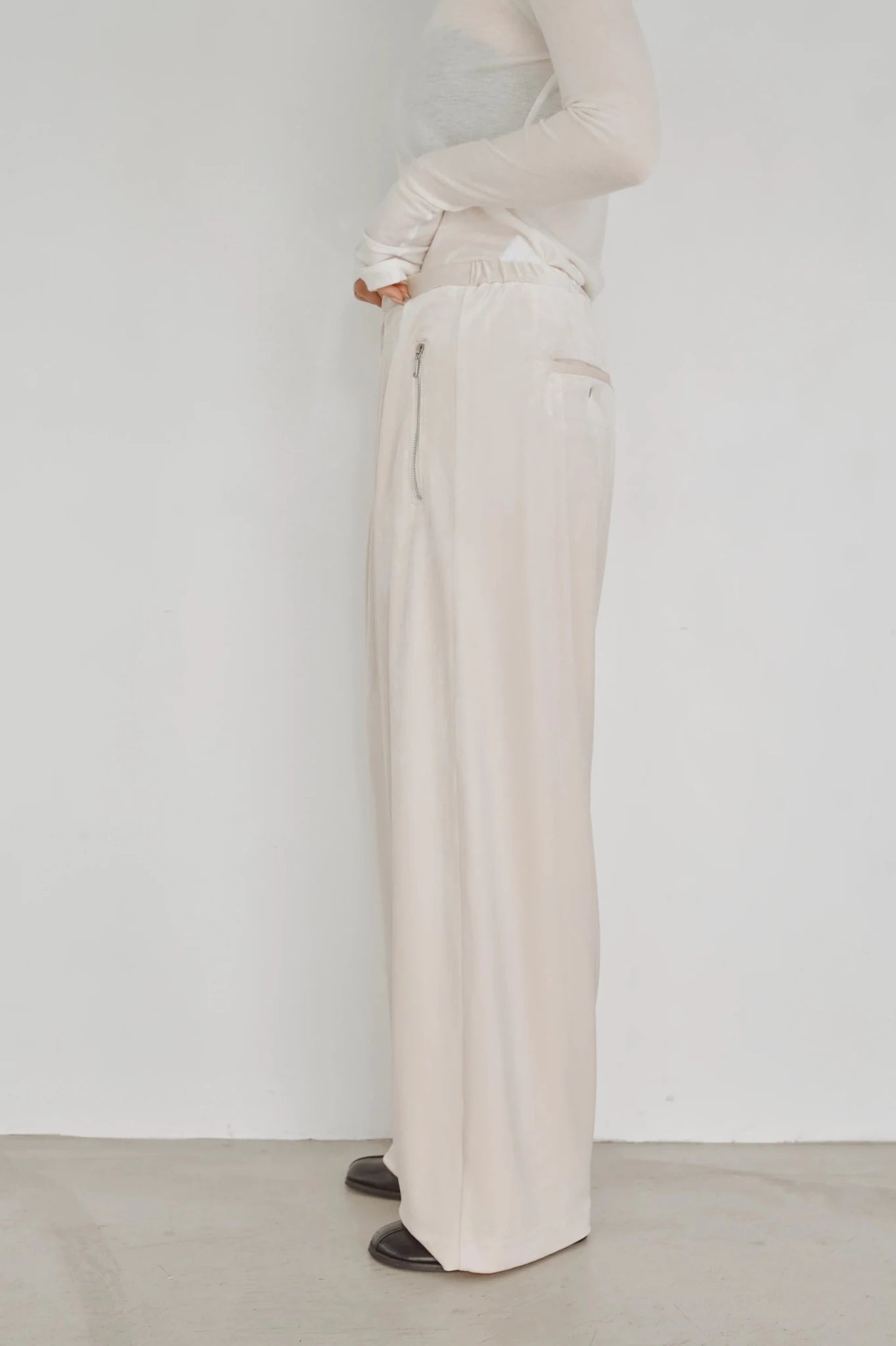 【Hella 2026 FALLWINTER COLLECTION】Velour Cocoon Pants - Champdelarose