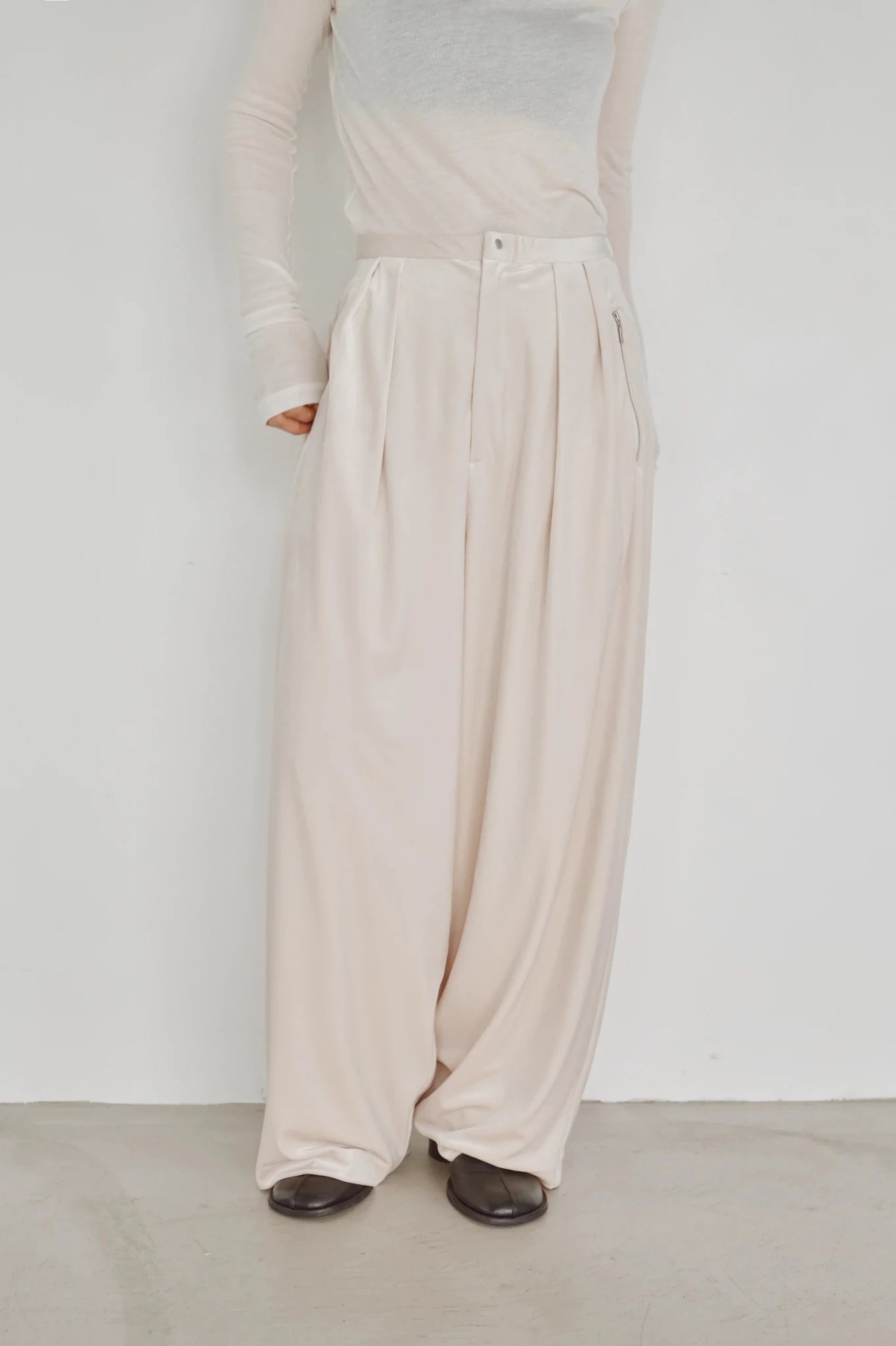 【Hella 2026 FALLWINTER COLLECTION】Velour Cocoon Pants - Champdelarose