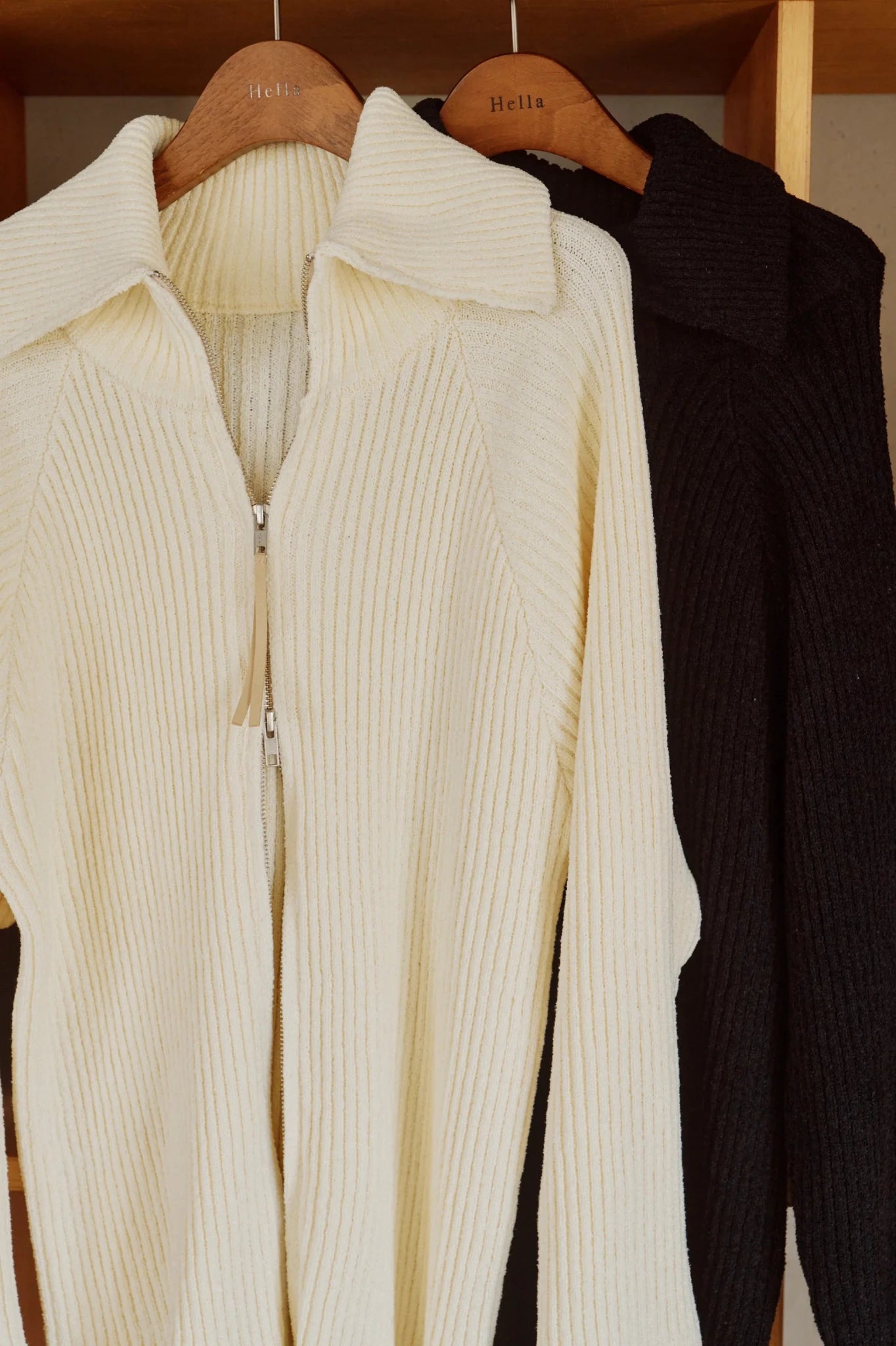 【Hella 2026 FALLWINTER COLLECTION】Wide Collar Rib Zip Knit - Champdelarose