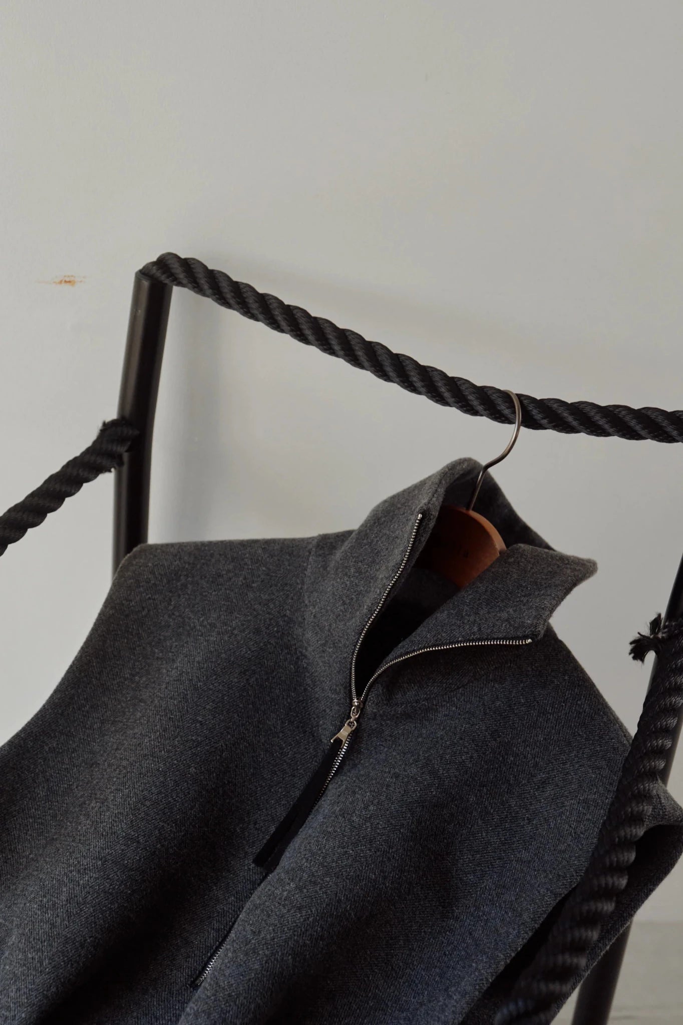 【Hella 2026 FALLWINTER COLLECTION】Wool High Neck Vest - Champdelarose